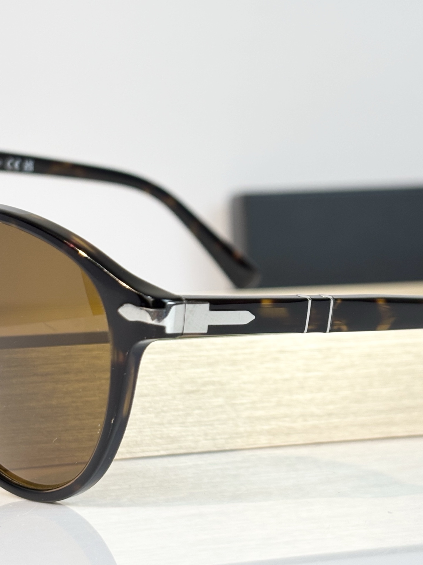 Persol MODEL：3210 SIZE：51口21-145 