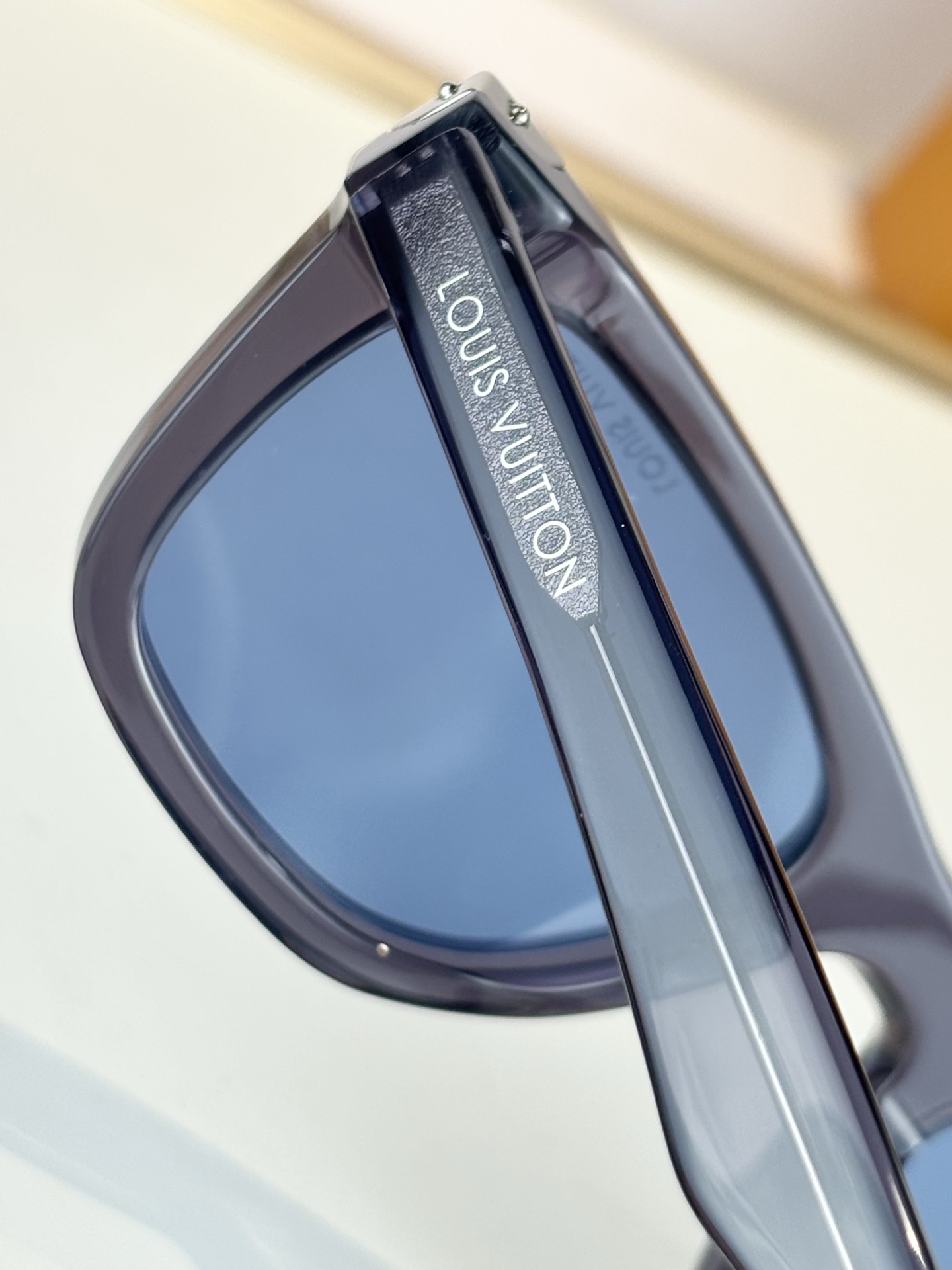 LOUIS VUITTO* MOD：Z3158U Size：52口24-145 