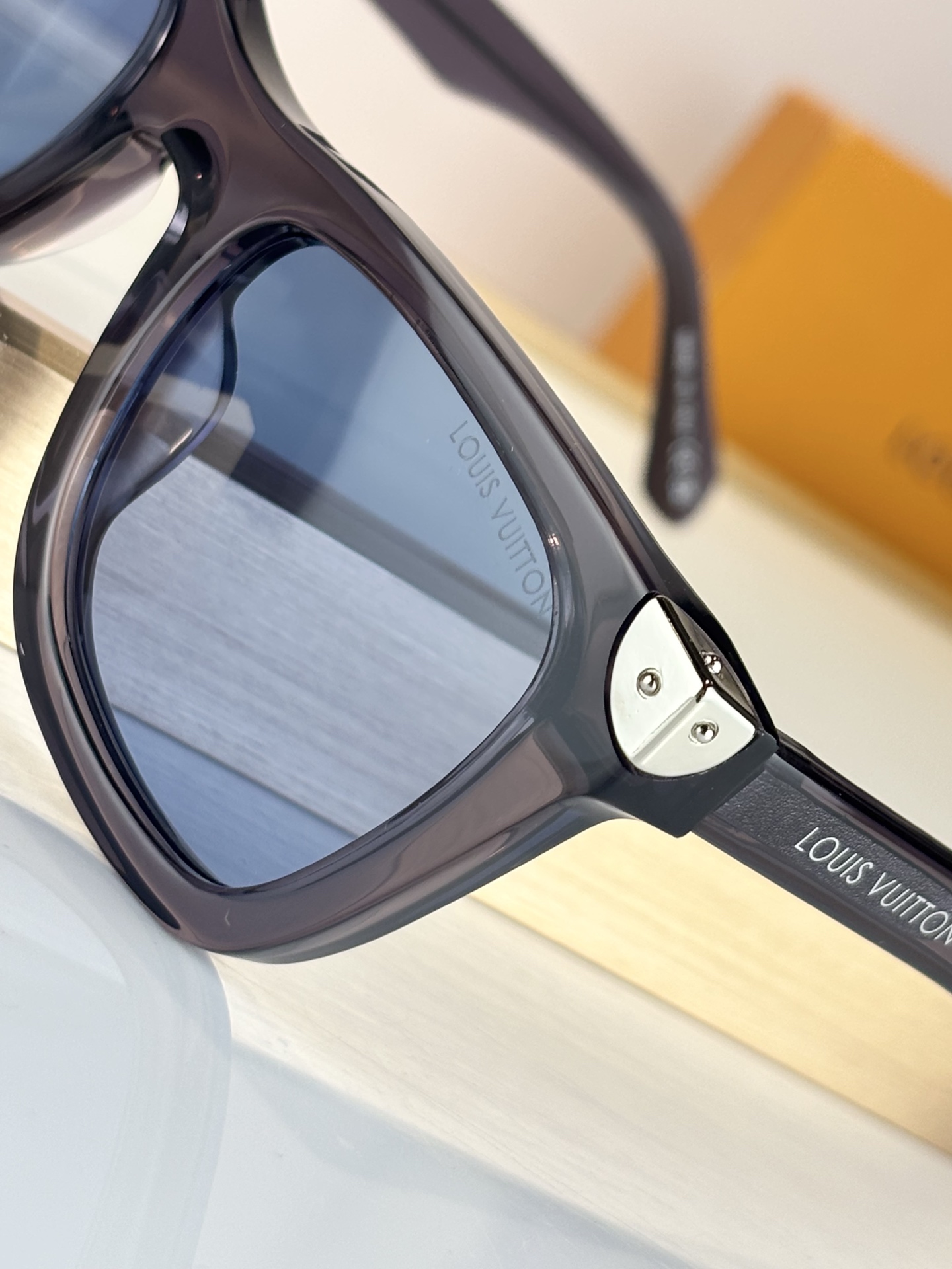 LOUIS VUITTO* MOD：Z3158U Size：52口24-145 