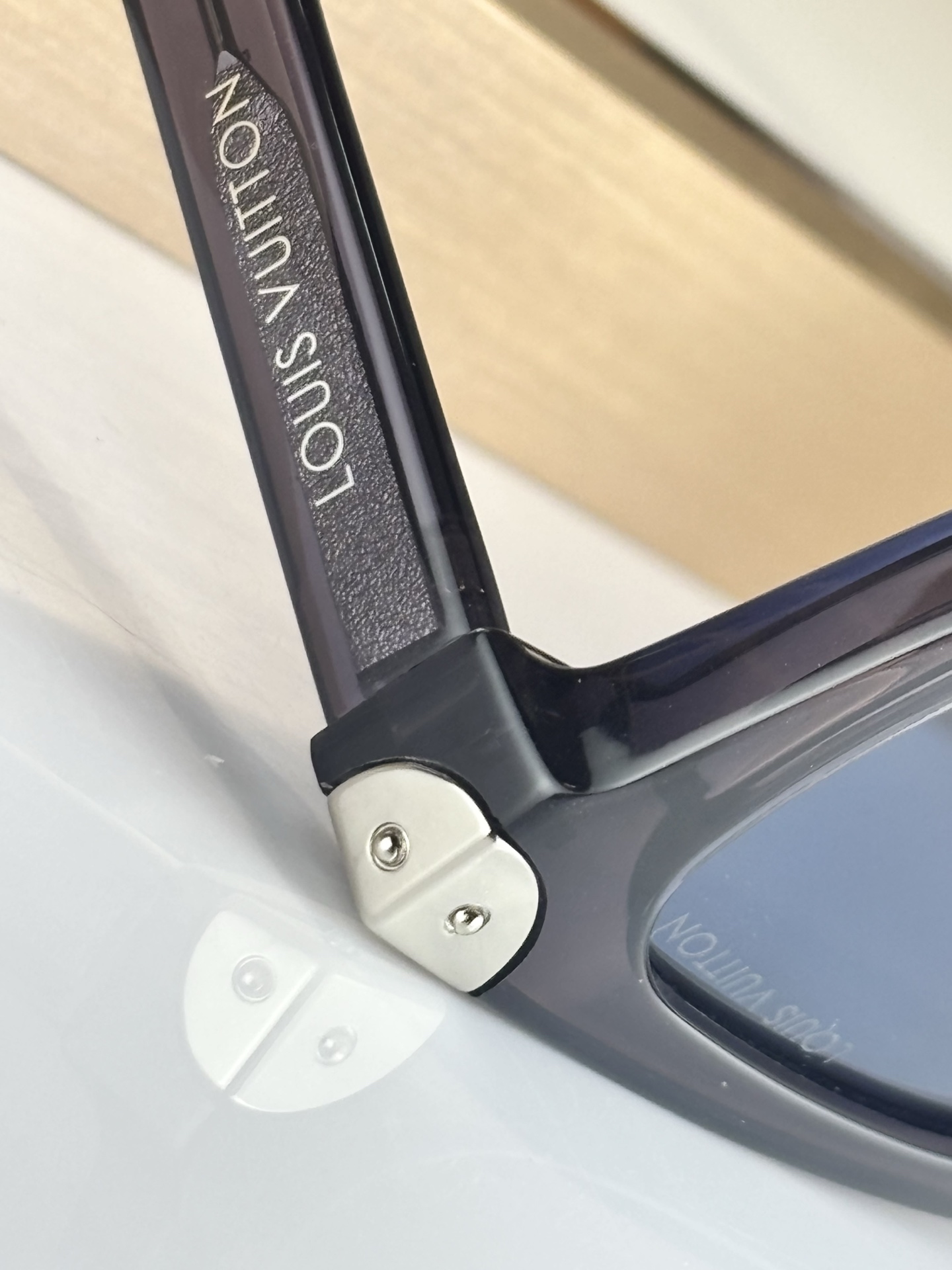 LOUIS VUITTO* MOD：Z3158U Size：52口24-145 
