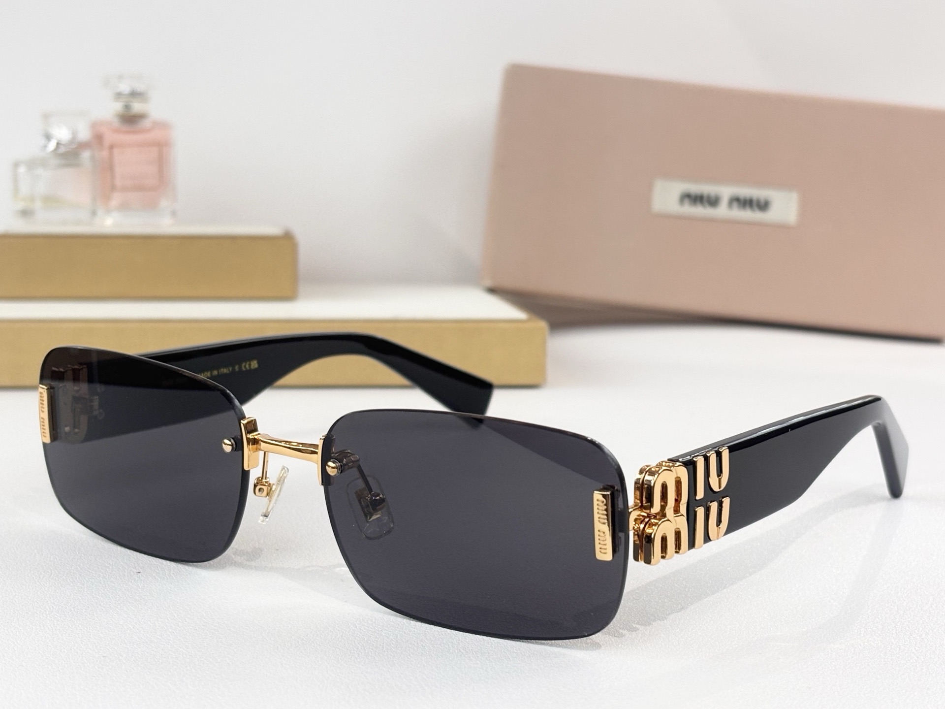 MIUMIU MOD：MU 168AV Size：62口19-140 