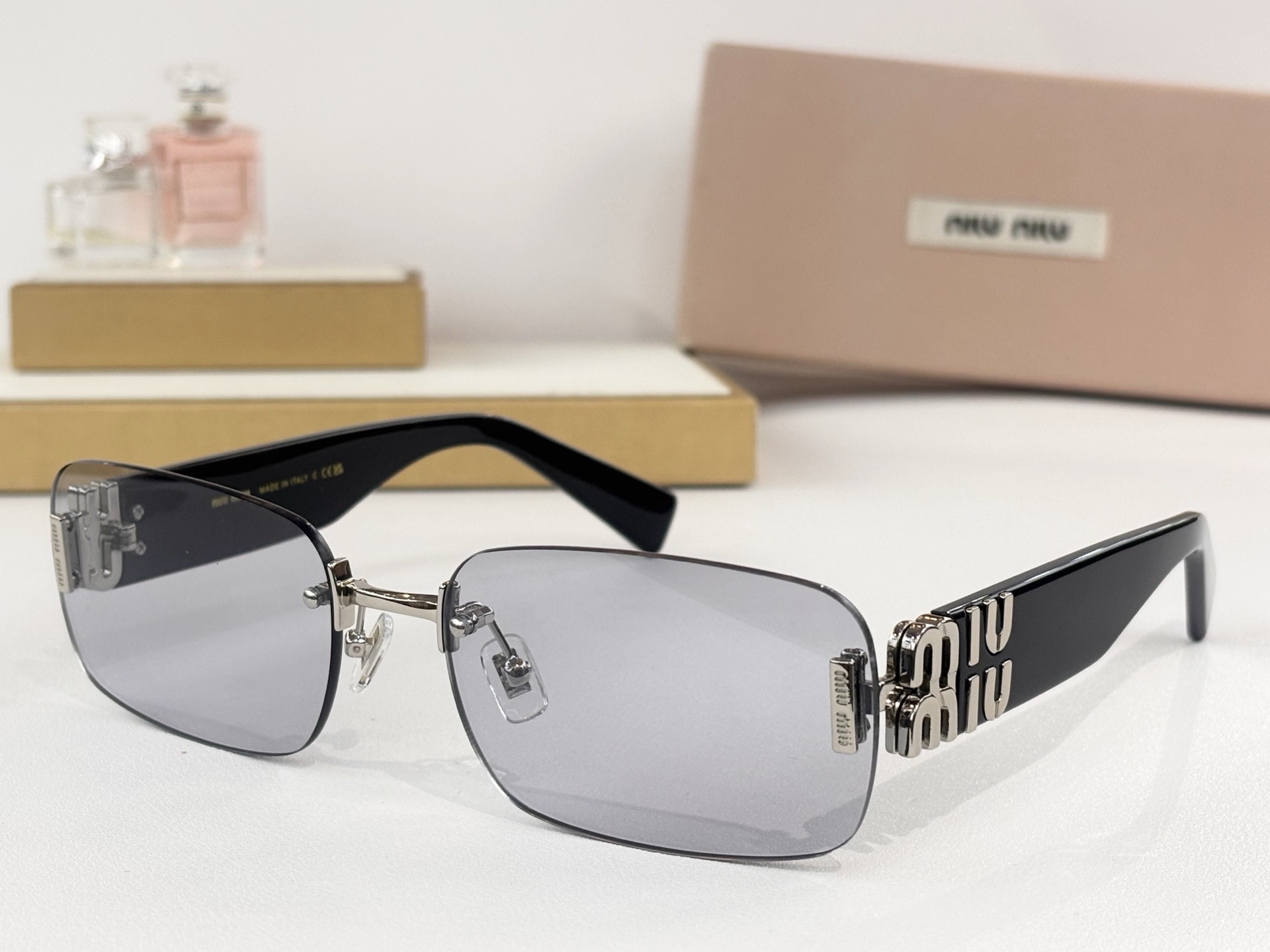 MIUMIU MOD：MU 168AV Size：62口19-140 