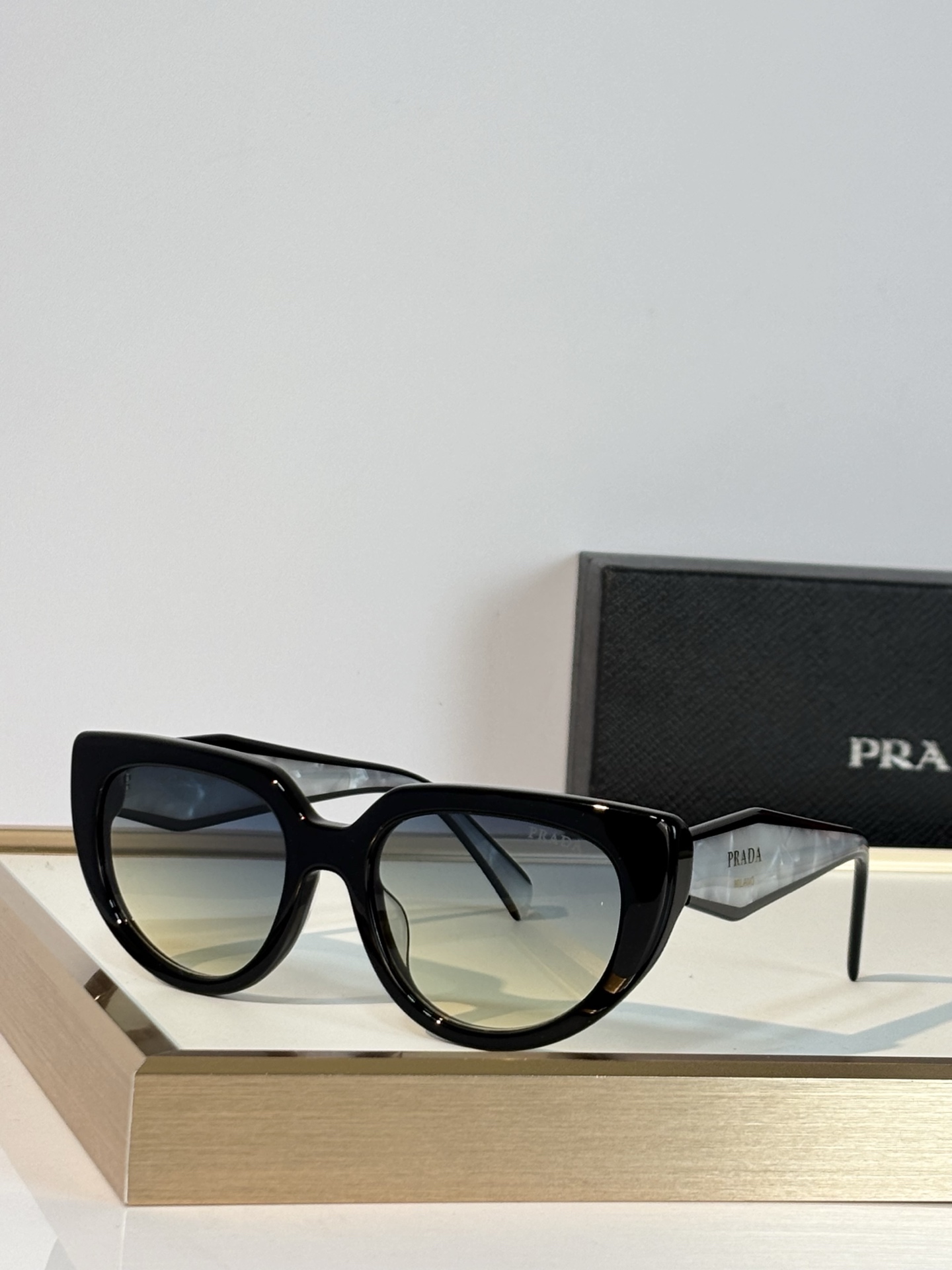 PRAD* MODEL：PR 2197S SIZE：55口20-145 