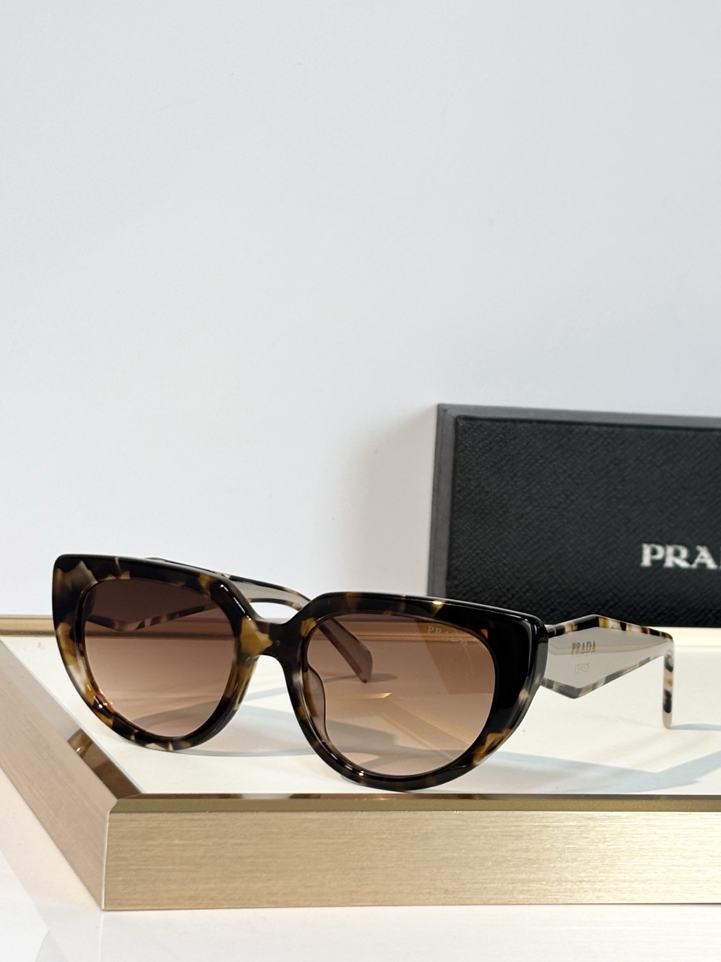 PRAD* MODEL：PR 2197S SIZE：55口20-145 