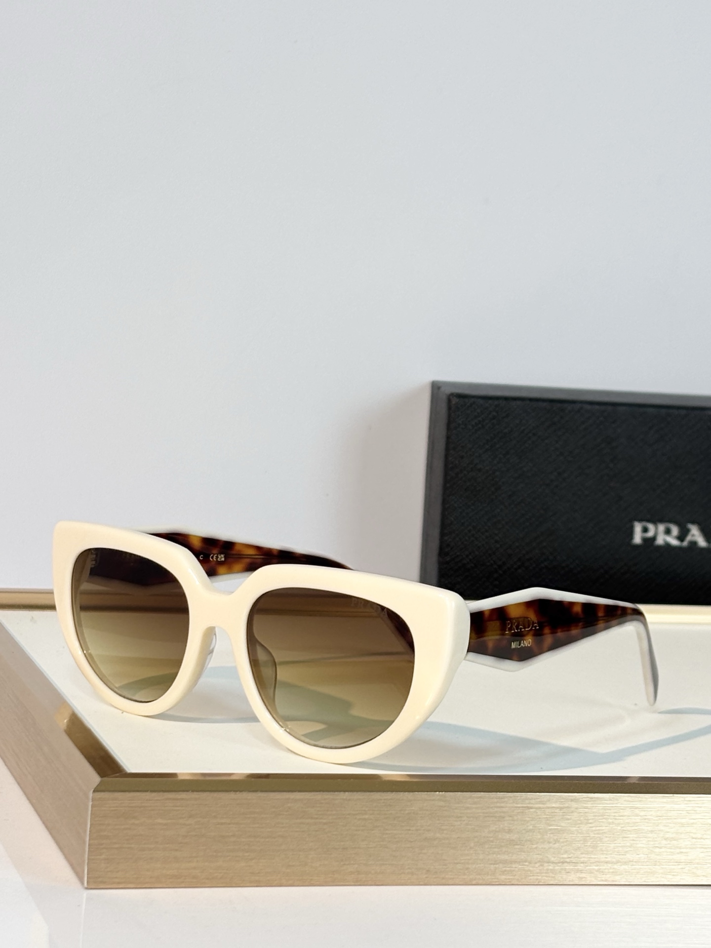 PRAD* MODEL：PR 2197S SIZE：55口20-145 
