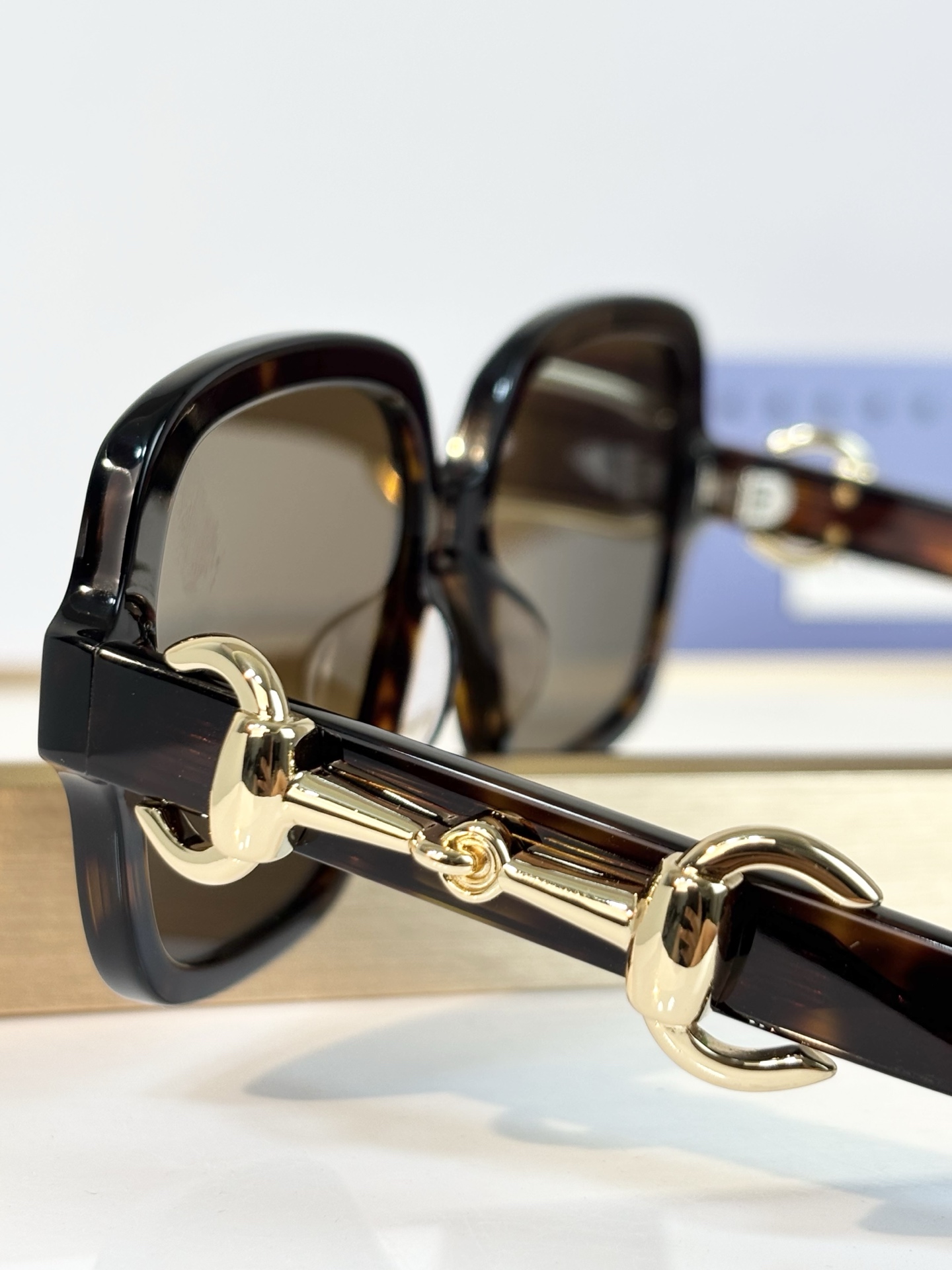 GUCCI oversized MOD：GG2215S Size：57口16-140 