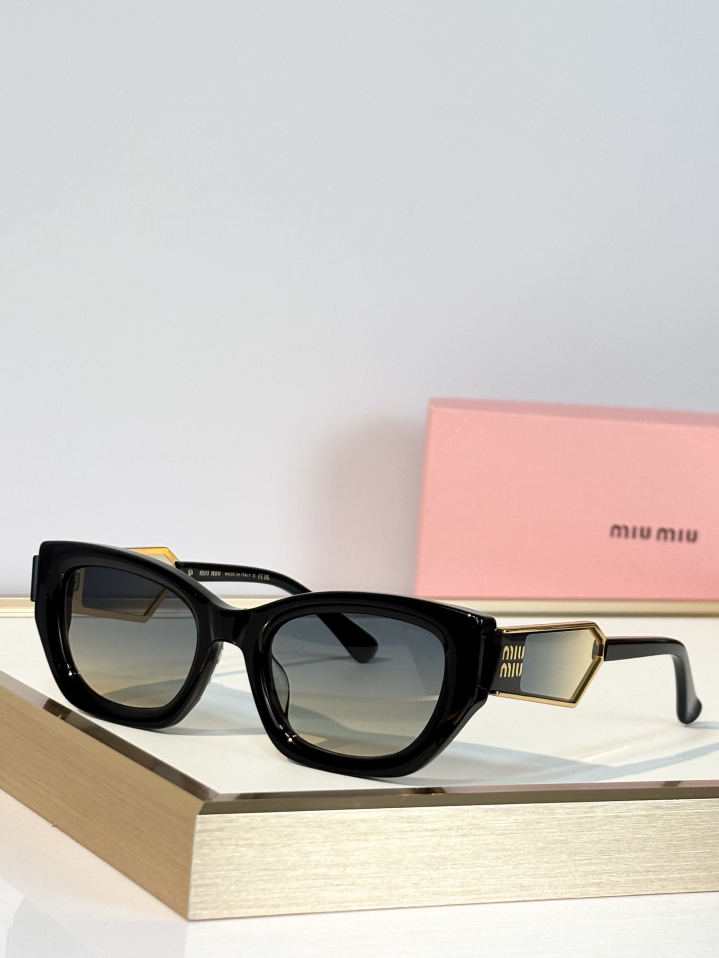 MIU M* MODEL: MU 7376S SIZE：52口21-145， 