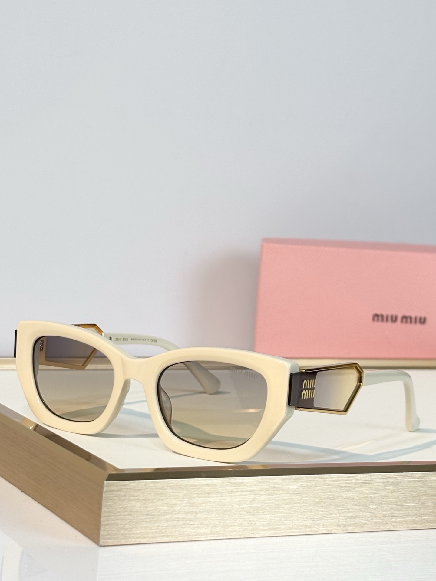 MIU M* MODEL: MU 7376S SIZE：52口21-145， 