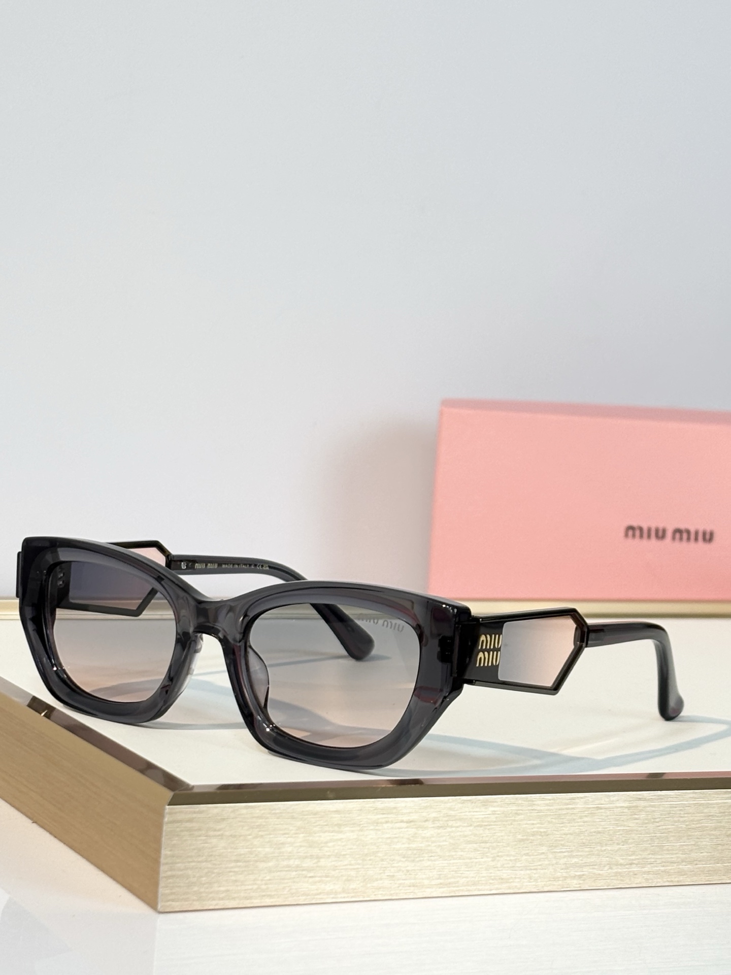 MIU M* MODEL: MU 7376S SIZE：52口21-145， 