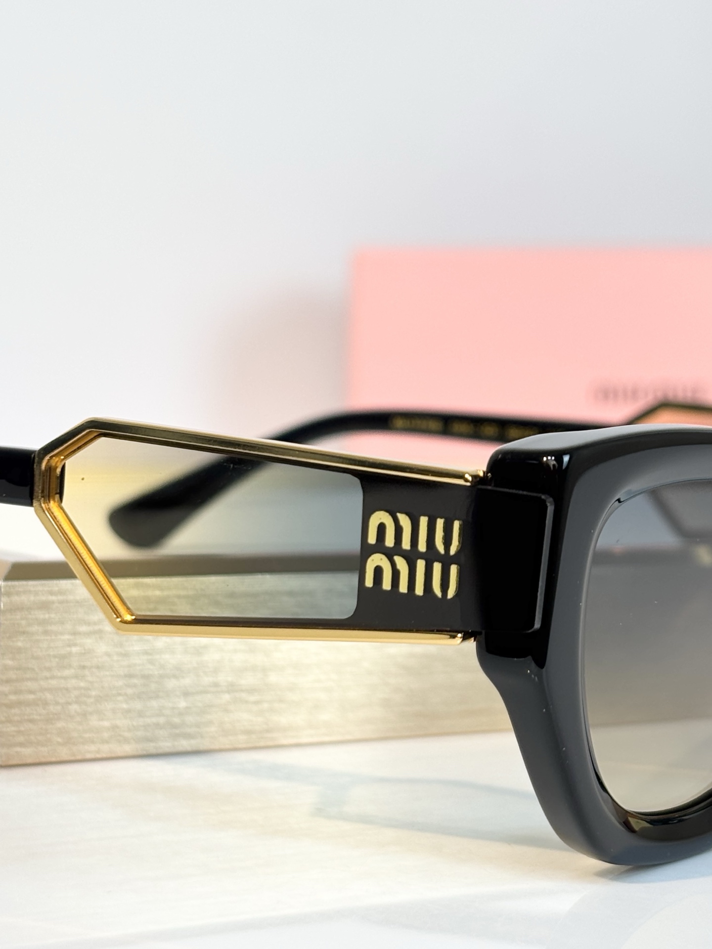 MIU M* MODEL: MU 7376S SIZE：52口21-145， 