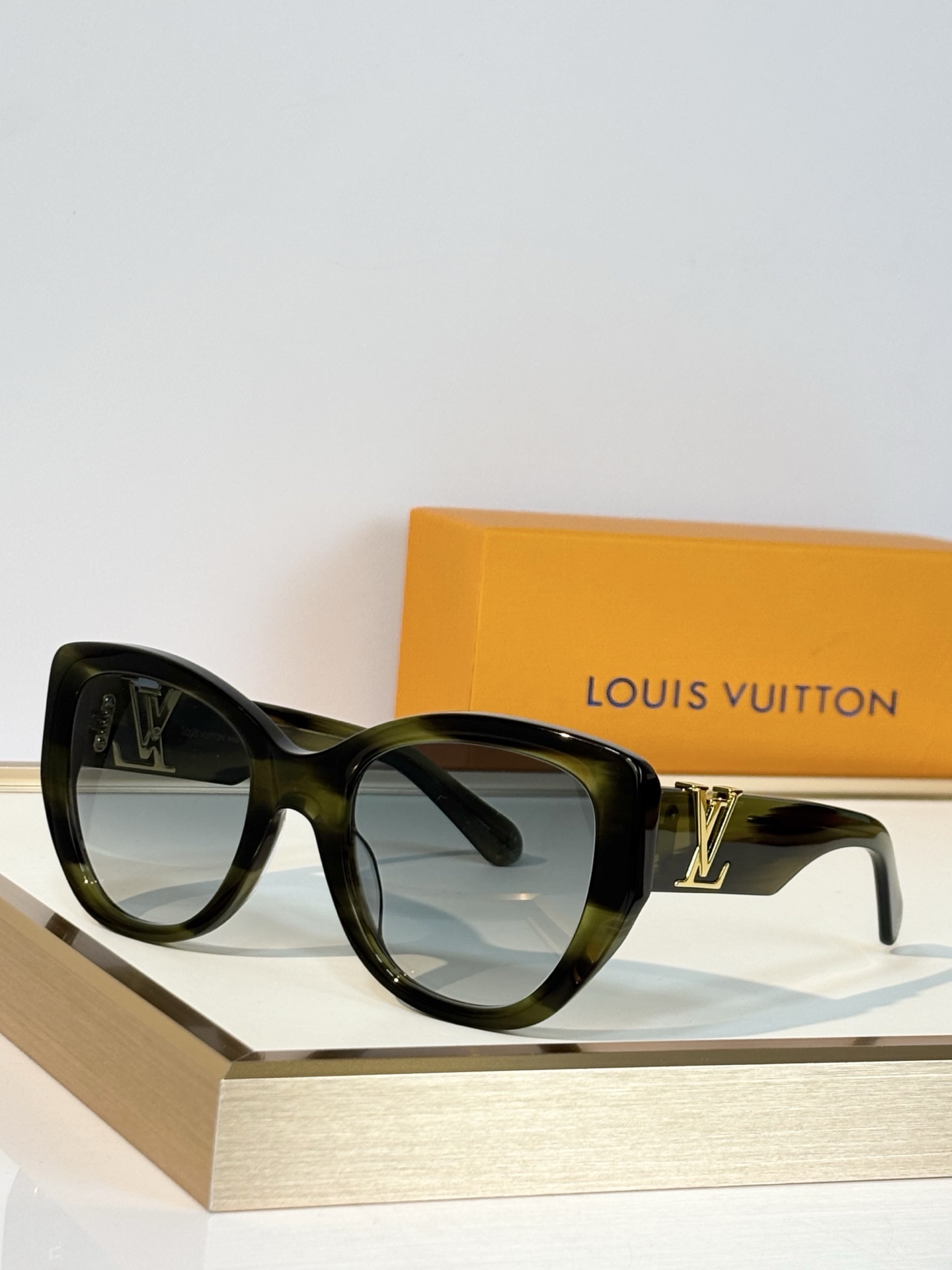 Louis Vuitto* Mod：Z1733W Size：57口23-140 