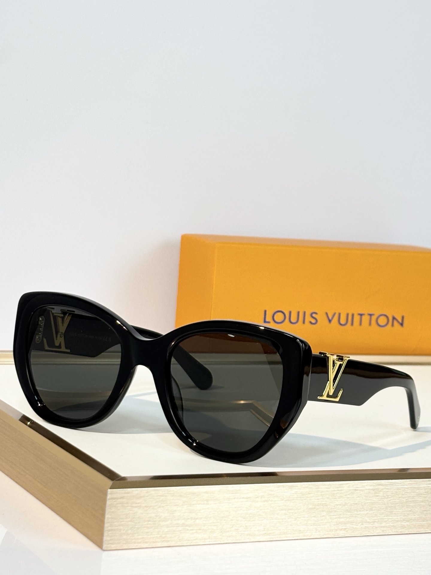 Louis Vuitto* Mod：Z1733W Size：57口23-140 