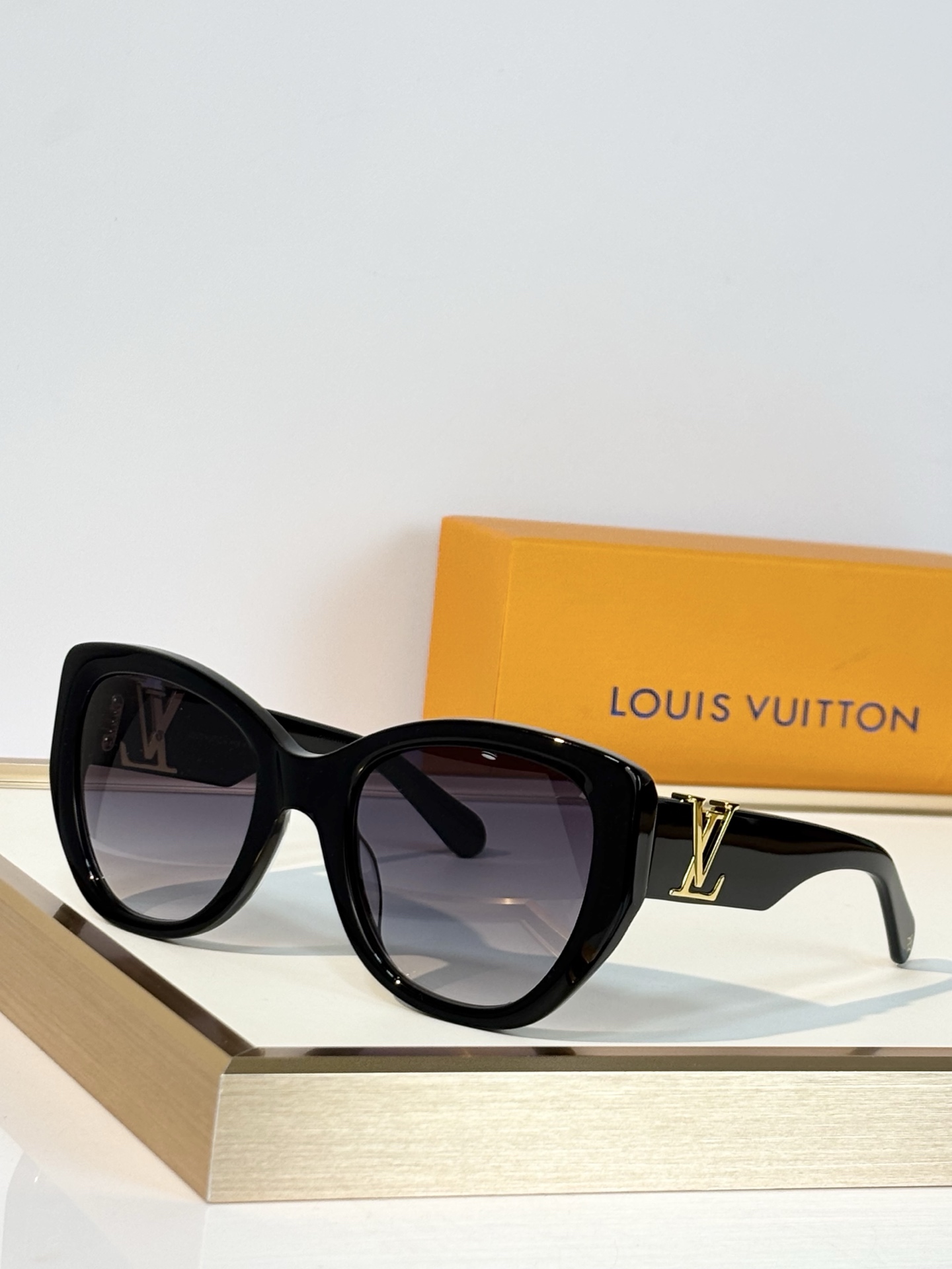 Louis Vuitto* Mod：Z1733W Size：57口23-140 