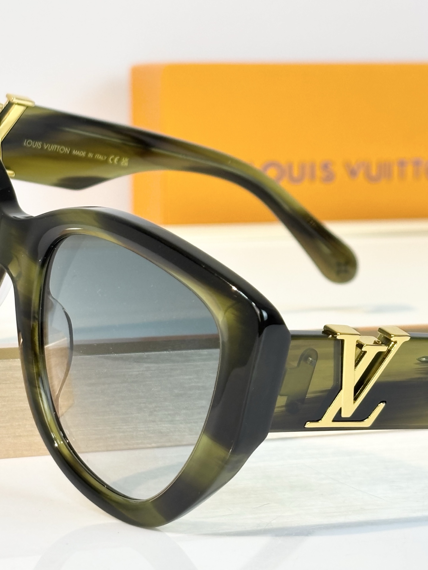 Louis Vuitto* Mod：Z1733W Size：57口23-140 
