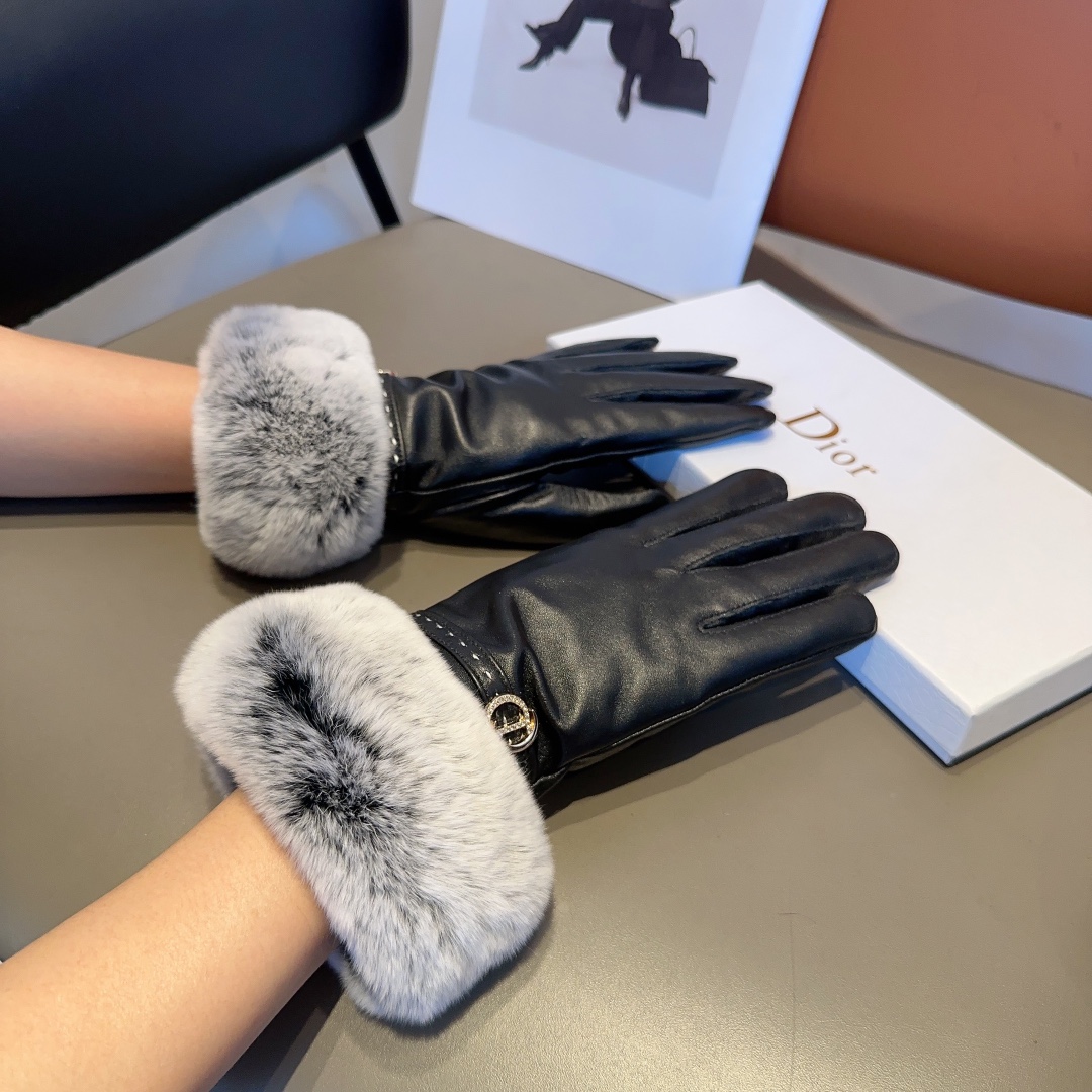 ️迪奥羊皮手套时尚手套秋冬保暖内里经典简洁上手超舒适柔软百搭！码数ML