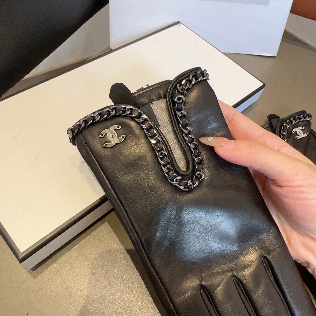 Chanel最新款原版手套采用进口抛光皮原单质量官网同步女士新款高档羊皮手套百分百选用进口小羊皮内里绒里