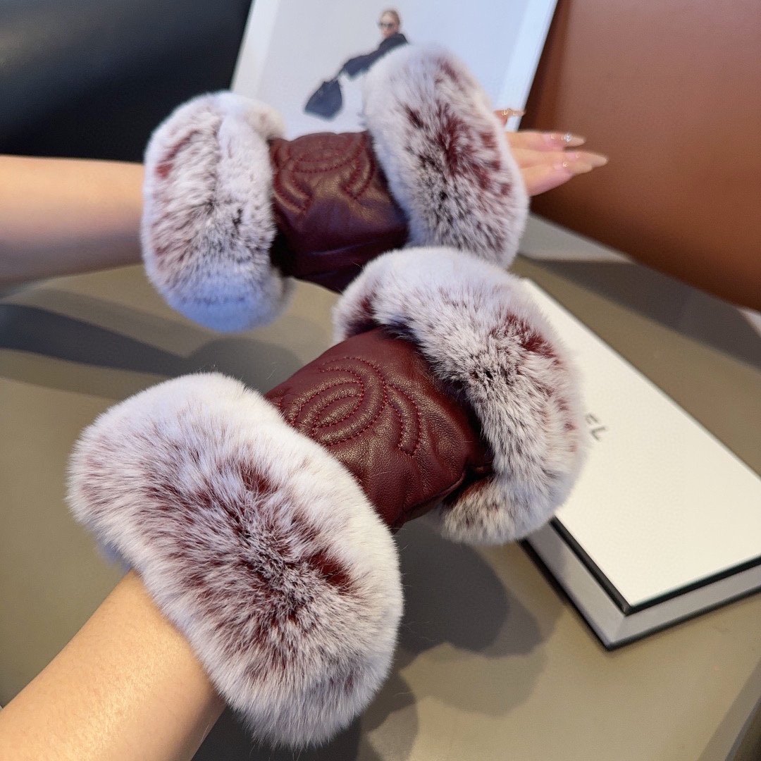 香奈儿新款秋冬短款懒兔毛羊皮刺绣手套值得对比同款不同品质秒杀市场差产品进口一级羊皮懒兔毛内里加绒经典不过