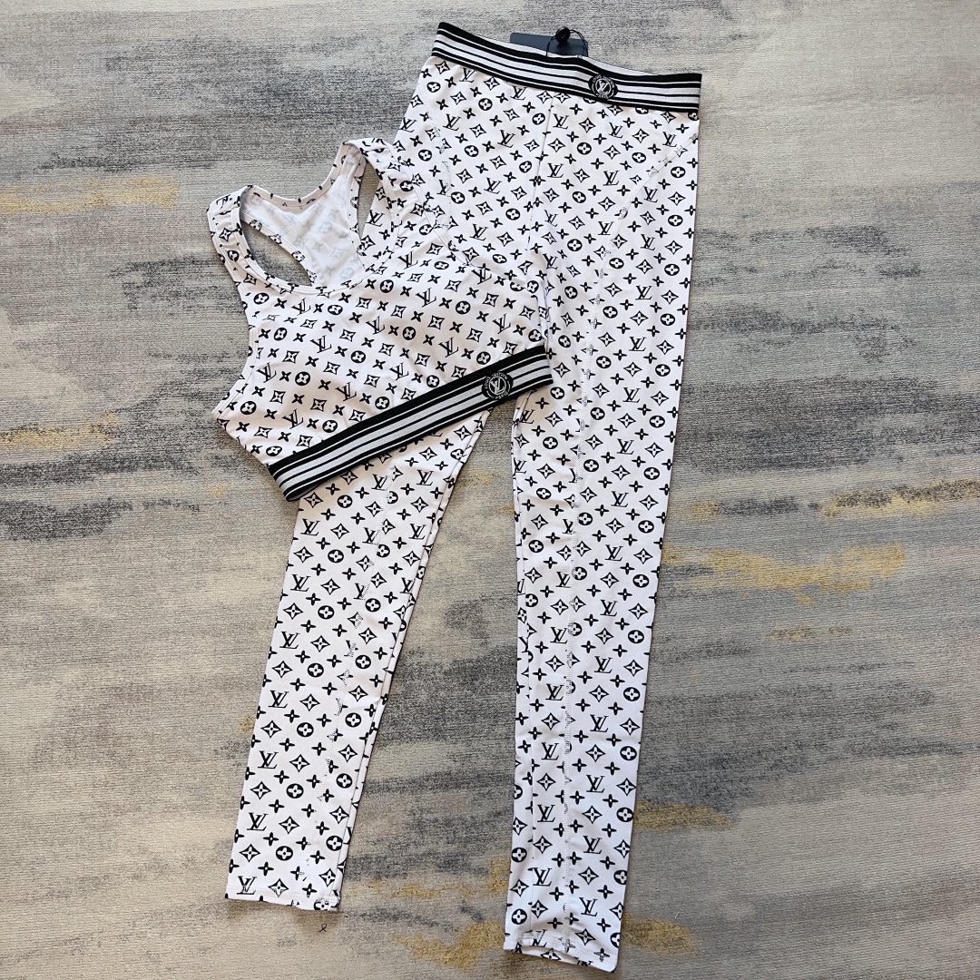 NO:287902,Lv new high elastic fitness short yoga suit sports suit~small vest slim butt lifting to make it look slim leggings S M L swimsuit, swimming trunks, bikini, swimsuit, swimming trunks, bikinis, louis vuitton, swimsuits, bikinis19860909Lv新款高弹力健身短款瑜伽服运动套装~小背心修身提臀显瘦打底裤脚 S M L泳衣,泳裤,比基尼,泳衣，泳裤，比基尼,louis vuitton,swimsuits,bikinis,accessory