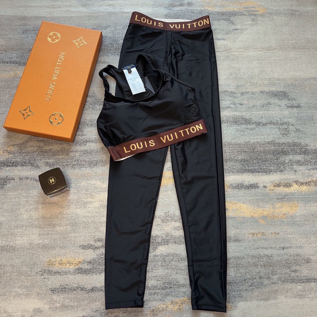 NO:288051,LV* new yoga suit sports suit letter webbing waist vest   slim fit stretch leggings, black, SML swimsuit, swimming trunks, bikini, swimsuit, swimming trunks, bikinis, louis vuitton, swimsuits, bikinis19860909LV*新款瑜伽服运动套装 字母织带收腰背心 修身弹力打底裤,黑色,SML泳衣,泳裤,比基尼,泳衣，泳裤，比基尼,louis vuitton,swimsuits,bikinis,accessory