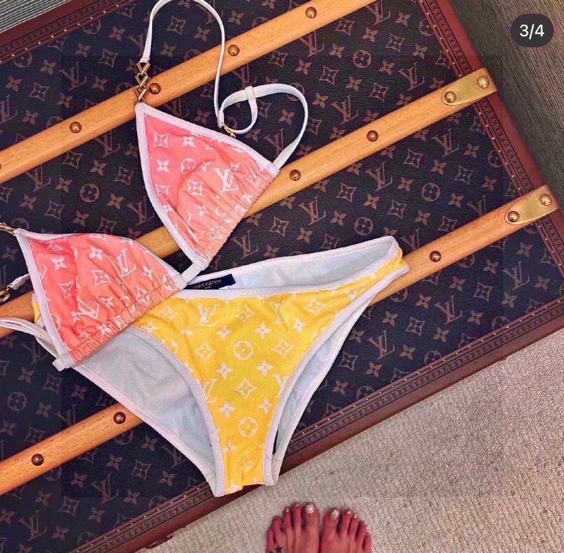 NO:288129,New bikini, the seasonal capsule series is Monogram pattern with gradient colors. SML swimsuits, swimsuits, swimsuits, bikinis19860909新款比基尼,当季胶囊系列为 Monogram 图案涂抹渐变色彩.SML泳衣泳裤比基尼,泳衣，泳裤，比基尼,swimsuits,bikinis,accessory