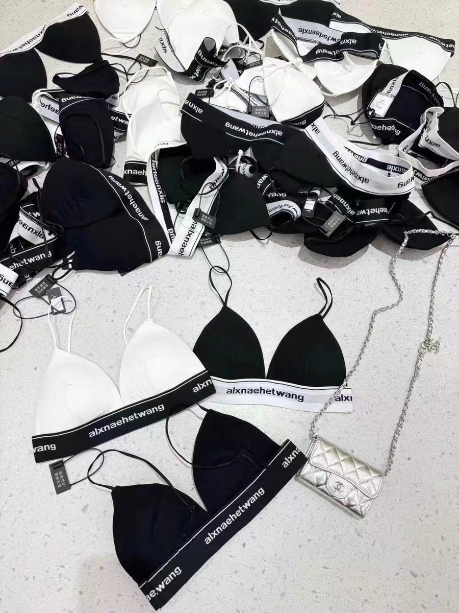 NO:288605,Pressure mountain vest, single wear super explosive, swimsuit, swimsuit, bikini, swimsuit, swimsuit, bikini, jackets & coats, swimsuits, bikinis19860909压力山大小背心,搭外套单穿超爆 均码泳衣泳裤比基尼,泳衣，泳裤，比基尼,jackets & coats,swimsuits,bikinis,accessory