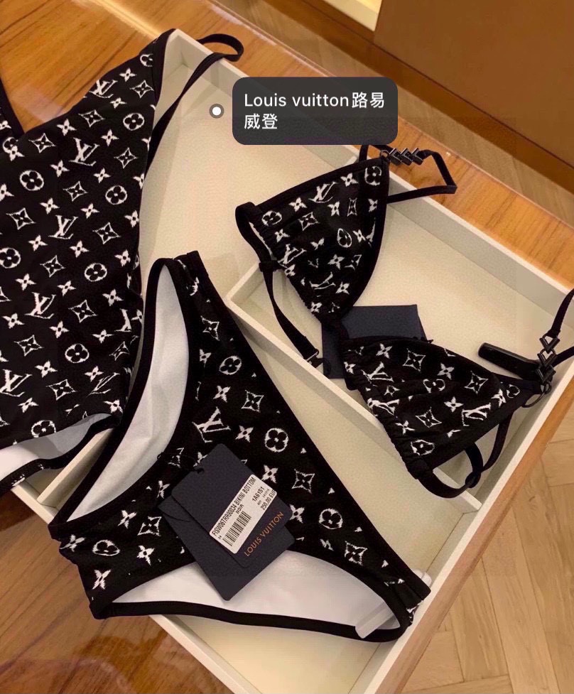 NO:288644,LV presbyopia bikini suit, very personalized and fashionable, can be worn with shorts, when you wear this bikini, you are the most beautiful girl in the audience, and you have to show off your good figure [color] SML swimsuits, swimsuits, swimsuits, bikini, louis vuitton, shorts, swimsuits, bikinis19860909LV老花比基尼套装,非常个性时尚,可以搭配短裤穿搭,当你穿上这款比基尼,你就是全场最靓的妞,好身材就要秀出来[色] SML泳衣泳裤比基尼,泳衣，泳裤，比基尼,louis vuitton,shorts,swimsuits,bikinis,accessory