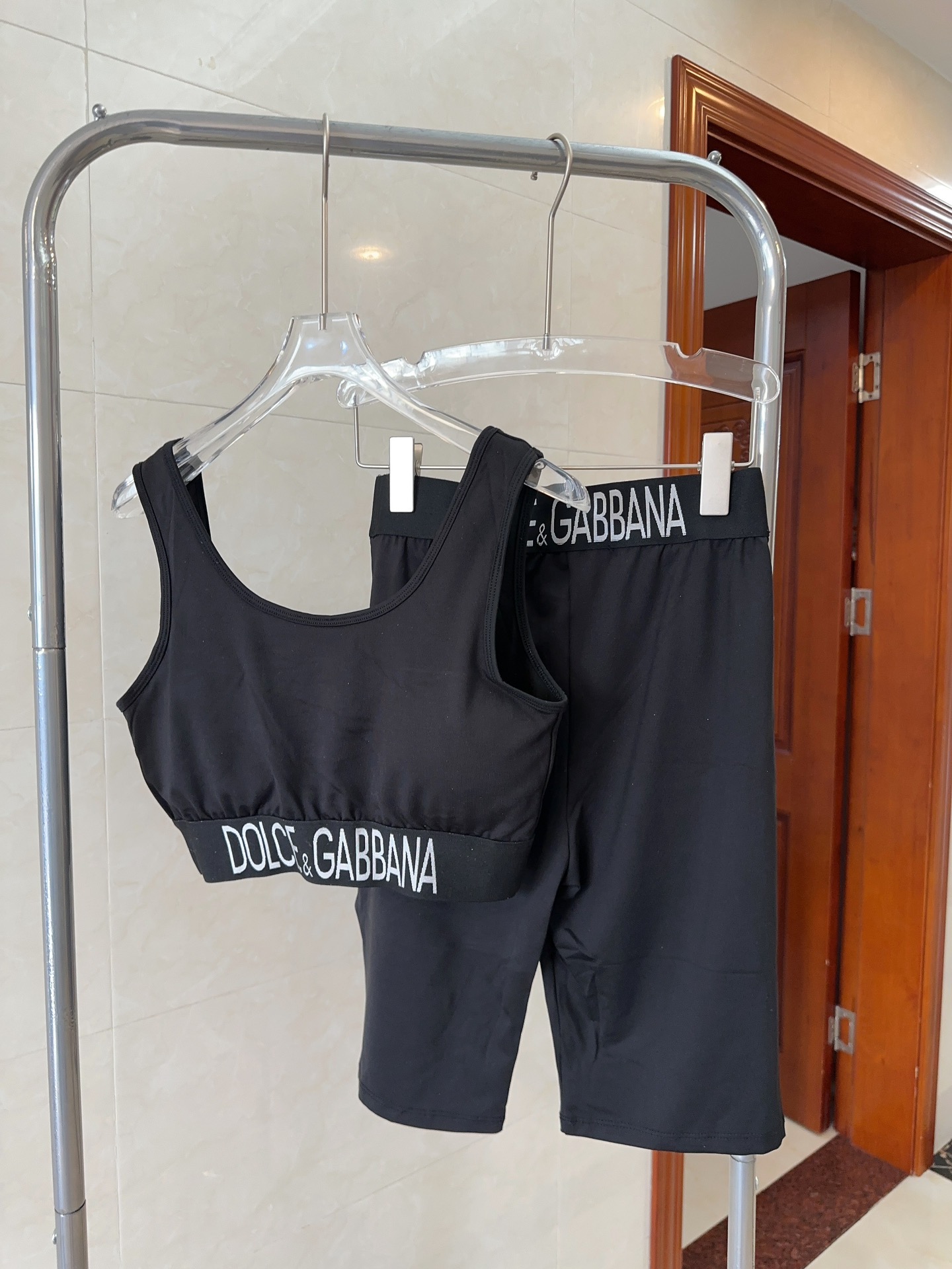 NO:289400,DG's new high elastic fitness short yoga suit sports suit~slim fit and lifting hips to make your legs S M L swimsuits and swimsuits bikini, swimsuits, swimsuits, bikinis, swimsuits, swimsuits, bikinis19860909DG新款高弹力健身短款瑜伽服运动套装~小背心修身提臀显瘦打底裤脚 S M L泳衣泳裤比基尼,泳衣，泳裤，比基尼,swimsuits,bikinis,accessory