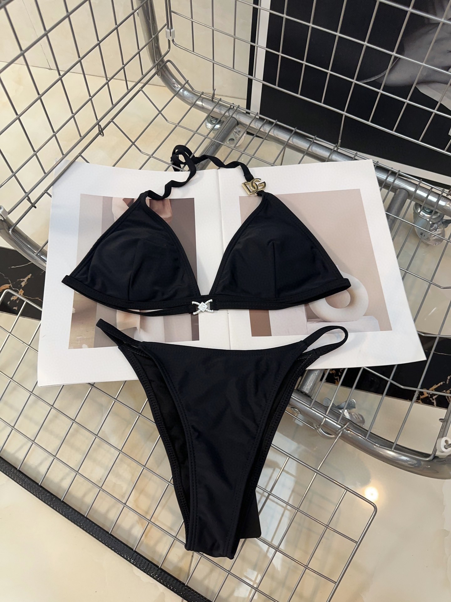 NO:289434,DG swimsuits, a must-have for fashionable trendy people!  The real thing is super good!  It's great to take photos on the beach!  SML swimsuits, swimsuits, swimsuits, bikinis, swimsuits, bikinis19860909DG泳衣,时尚潮人必备！实物超级好看！海边度假拍照超级好！SML泳衣泳裤比基尼,泳衣，泳裤，比基尼,swimsuits,bikinis,accessory