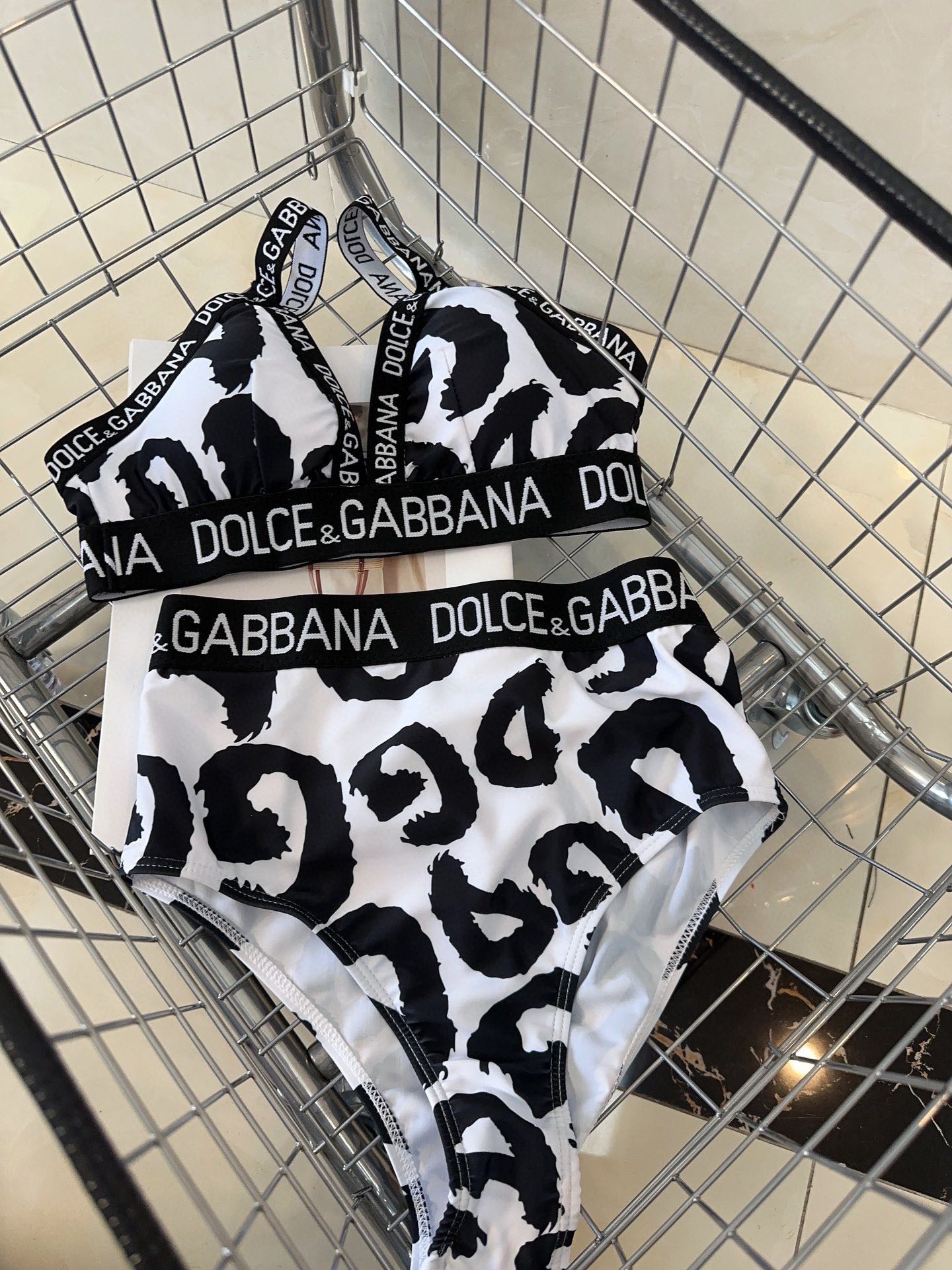 NO:289476,DG swimsuit, the real thing is so beautiful!  If you can't take pictures of it, whoever wears it will be beautiful!  Very worth buying SML swimsuits, swimsuits, swimsuits, bikinis19860909DG泳衣,实物实在太美了！拍不出来它的美谁穿谁美！很值得入手 SML泳衣泳裤比基尼,泳衣，泳裤，比基尼,swimsuits,bikinis,accessory