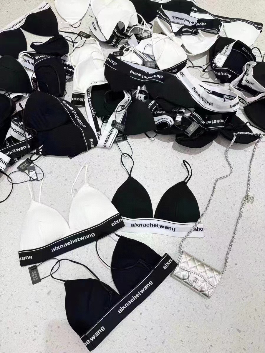 NO:289714,Pressure mountain vest, single wear super explosive, swimsuit, swimsuit, bikini, swimsuit, swimsuit, bikini, jackets & coats, swimsuits, bikinis19860909压力山大小背心,搭外套单穿超爆 均码泳衣泳裤比基尼,泳衣，泳裤，比基尼,jackets & coats,swimsuits,bikinis,accessory