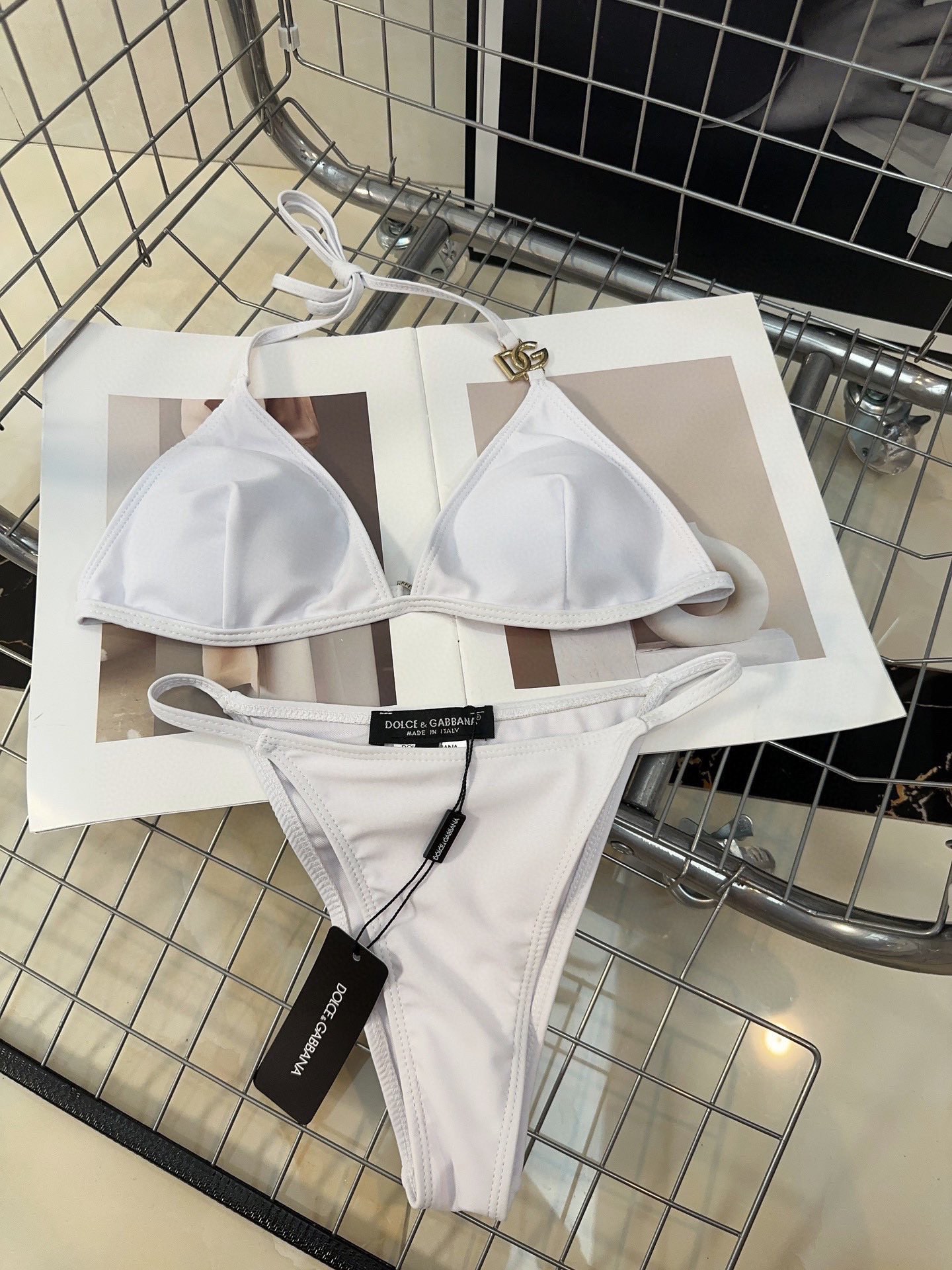 NO:289782,DG swimsuits, a must-have for fashionable trendy people!  The real thing is super good!  It's great to take photos on the beach!  SML swimsuits, swimsuits, swimsuits, bikinis, swimsuits, bikinis19860909DG泳衣,时尚潮人必备！实物超级好看！海边度假拍照超级好！SML泳衣泳裤比基尼,泳衣，泳裤，比基尼,swimsuits,bikinis,accessory