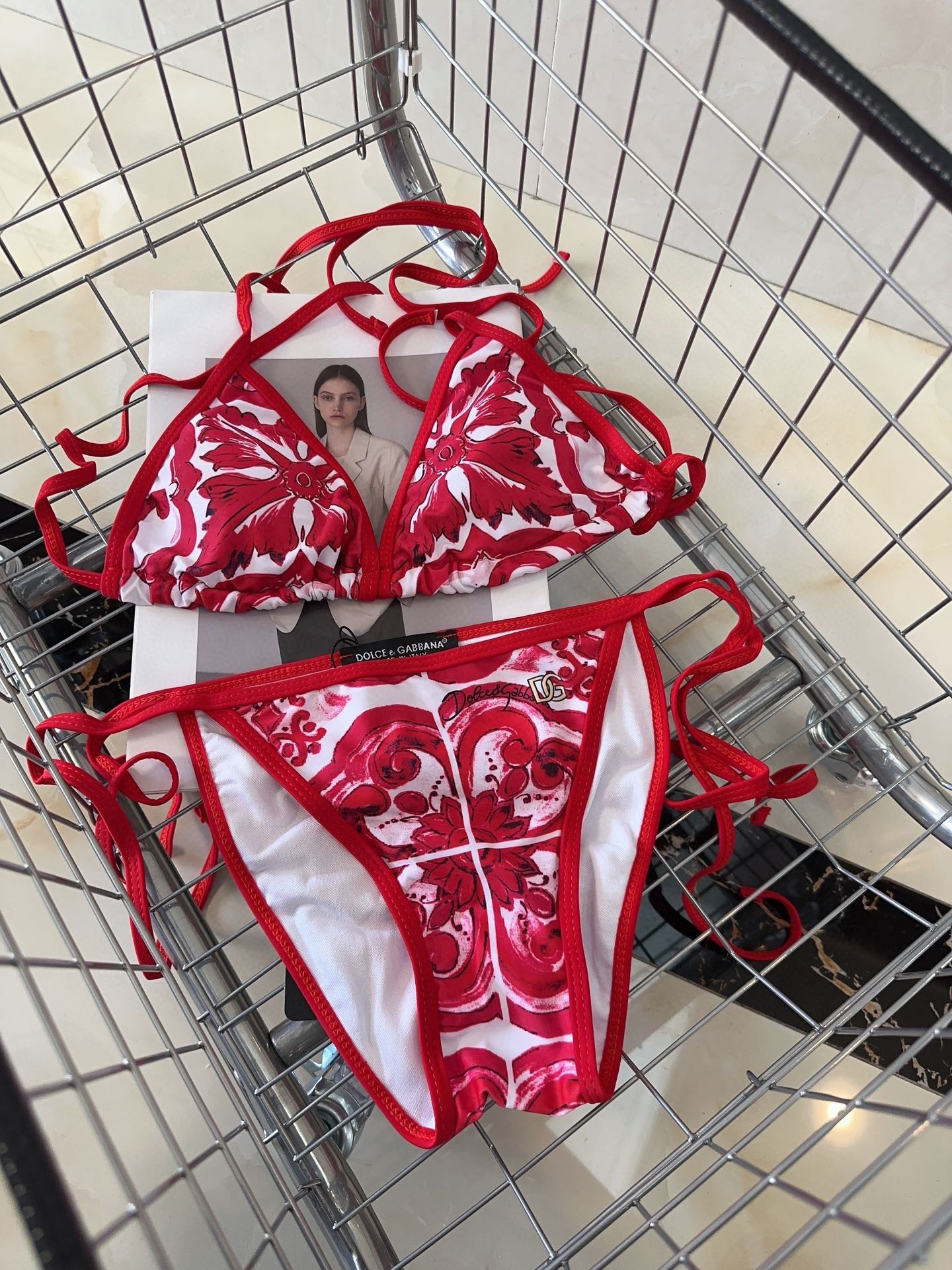 NO:289829,DG swimsuits, a must-have for fashionable trendy people!  The real thing is super good!  It's great to take photos on the beach!  SML swimsuits, swimsuits, swimsuits, bikinis, swimsuits, bikinis19860909DG泳衣,时尚潮人必备！实物超级好看！海边度假拍照超级好！SML泳衣泳裤比基尼,泳衣，泳裤，比基尼,swimsuits,bikinis,accessory