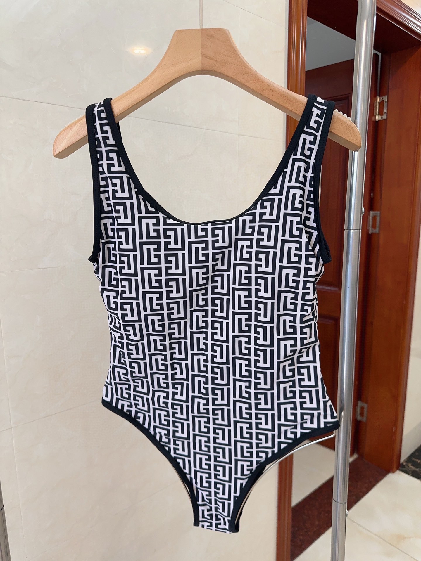 NO:289924,Balmain's new swimsuit, a must-have for fashionable trendy people!  The real thing is super good!  It's great to take photos on the beach!  SML swimsuits, swimsuits, swimsuits, bikinis, balmain, swimsuits, bikinis19860909巴尔曼新款泳衣,时尚潮人必备！实物超级好看！海边度假拍照超级好！SML泳衣泳裤比基尼,泳衣，泳裤，比基尼,balmain,swimsuits,bikinis,accessory