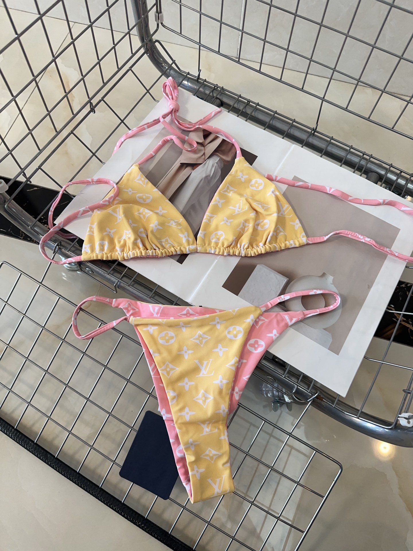 NO:289981,lV new swimsuits, a must-have for fashionable trendy people!  The real thing is super good!  It's great to take photos on the beach!  SML swimsuits, swimsuits, swimsuits, bikini, louis vuitton, swimsuits, bikinis19860909lV新款泳衣,时尚潮人必备！实物超级好看！海边度假拍照超级好！SML泳衣泳裤比基尼,泳衣，泳裤，比基尼,louis vuitton,swimsuits,bikinis,accessory