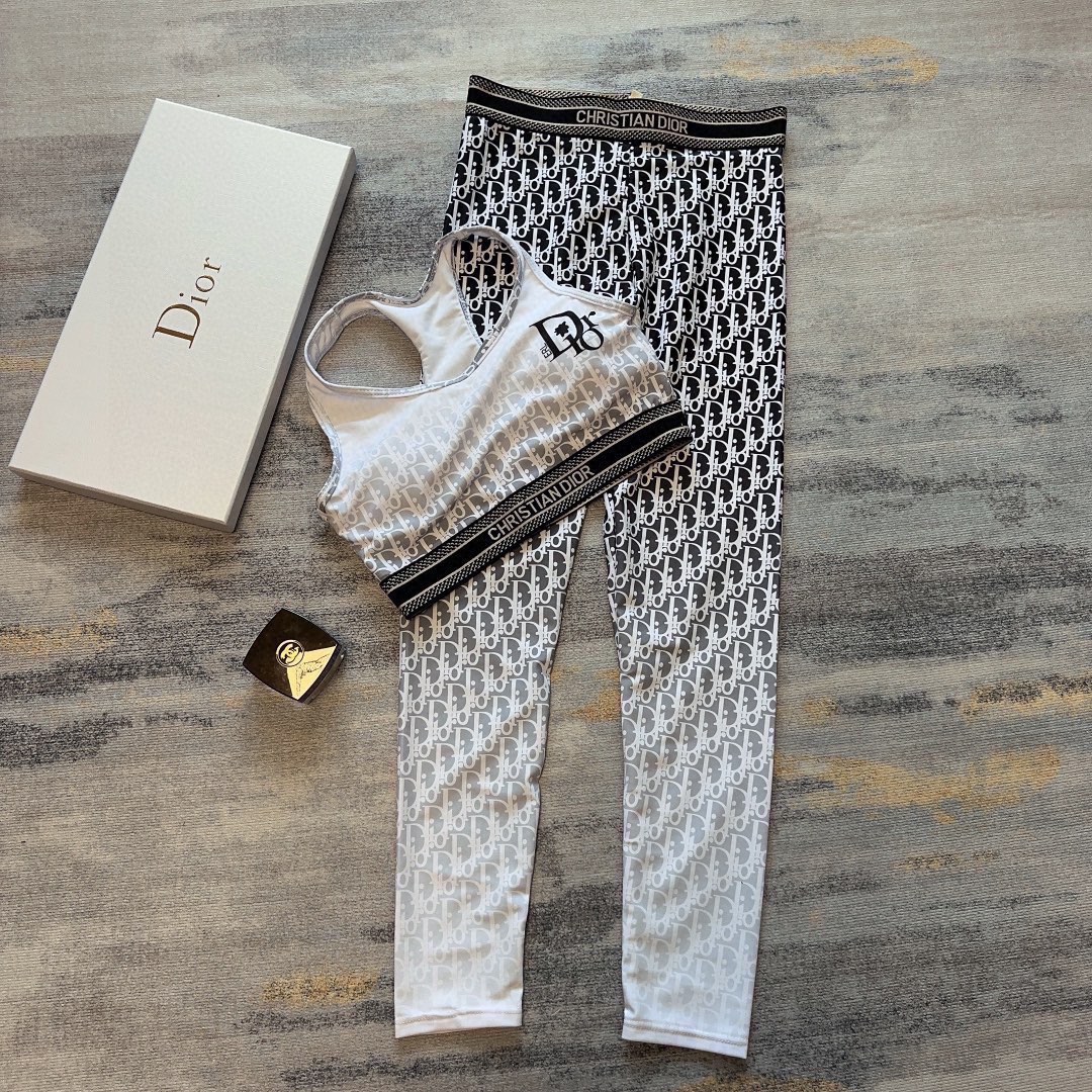 NO:290024,dio* new high-strength fitness yoga suit sports suit~ gradient color presbyterian letter printing color-blocking logo webbing exposed navel vest   slim buttock lifting to make you look slim yoga pants tight leggings!  sml swimsuits, swimsuits, swimsuits, bikinis, dior, swimsuits, bikinis19860909dio*新款高弹力健身瑜伽服运动套装~渐变色老花字母印花拼色logo织带露肚脐小背心 修身提臀显瘦瑜伽裤紧身打底裤！sml泳衣泳裤比基尼,泳衣，泳裤，比基尼,dior,swimsuits,bikinis,accessory