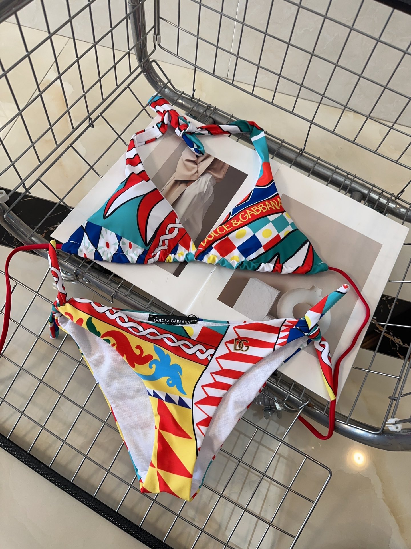 NO:290032,DG swimsuits, a must-have for fashionable trendy people!  The real thing is super good!  It's great to take photos on the beach!  SML swimsuits, swimsuits, swimsuits, bikinis, swimsuits, bikinis19860909DG泳衣,时尚潮人必备！实物超级好看！海边度假拍照超级好！SML泳衣泳裤比基尼,泳衣，泳裤，比基尼,swimsuits,bikinis,accessory