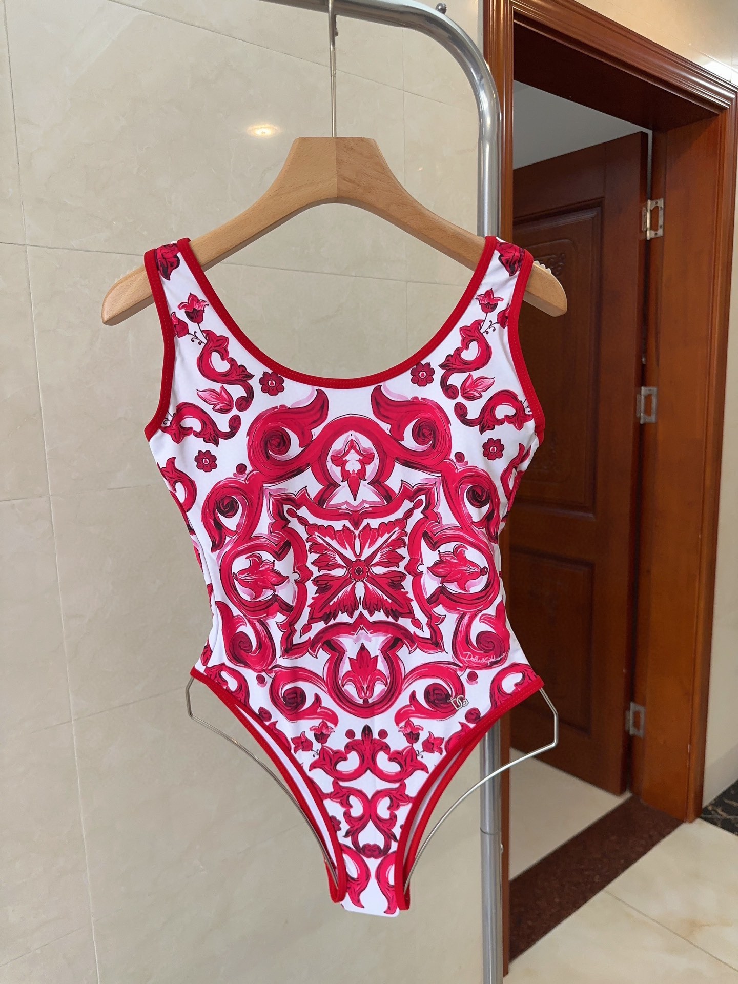 NO:290174,DG swimsuits, a must-have for fashionable trendy people!  The real thing is super good!  It's great to take photos on the beach!  SML swimsuits, swimsuits, swimsuits, bikinis, swimsuits, bikinis19860909DG泳衣,时尚潮人必备！实物超级好看！海边度假拍照超级好！SML泳衣泳裤比基尼,泳衣，泳裤，比基尼,swimsuits,bikinis,accessory