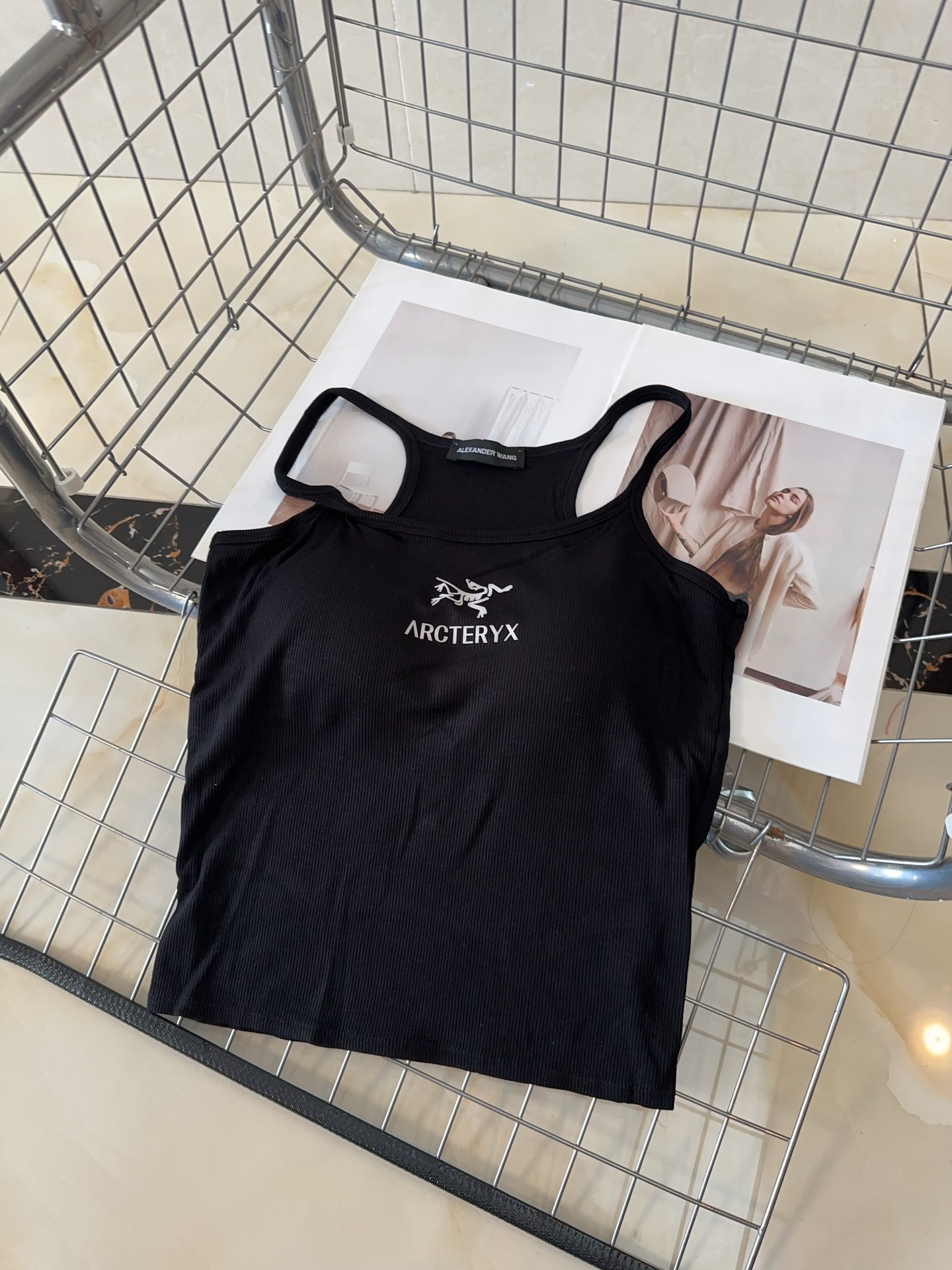 NO:290295,Pressure mountain vest, with coasters, single wear super hot wear, one size swimsuit, swimsuit, bikini, swimsuit, swimsuit, bikini, jackets & coats, swimsuits, bikinis19860909压力山大小背心,自带杯垫,搭外套单穿超爆 均码泳衣泳裤比基尼,泳衣，泳裤，比基尼,jackets & coats,swimsuits,bikinis,accessory