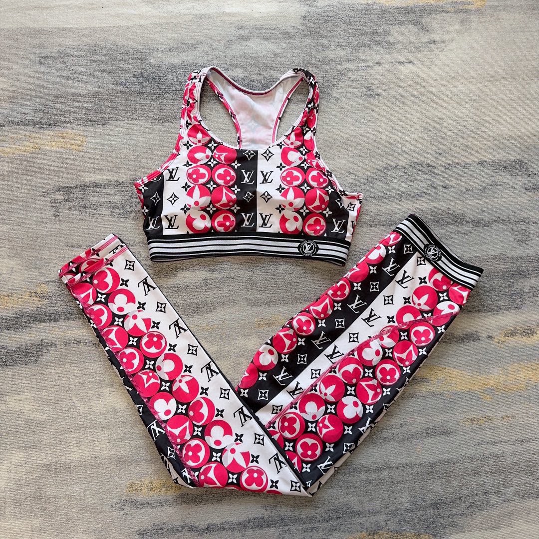 NO:290449,Lv new high elastic fitness short yoga suit sports suit~small vest slim butt lifting slim leggings legs S M L swimsuit swim trunk bikini, swimsuit, swimming trunk, bikini, louis vuitton, swimsuits, swimsuits, bikinis19860909Lv新款高弹力健身短款瑜伽服运动套装~小背心修身提臀显瘦打底裤脚 S M L泳衣泳裤比基尼,泳衣，泳裤，比基尼,louis vuitton,swimsuits,bikinis,accessory