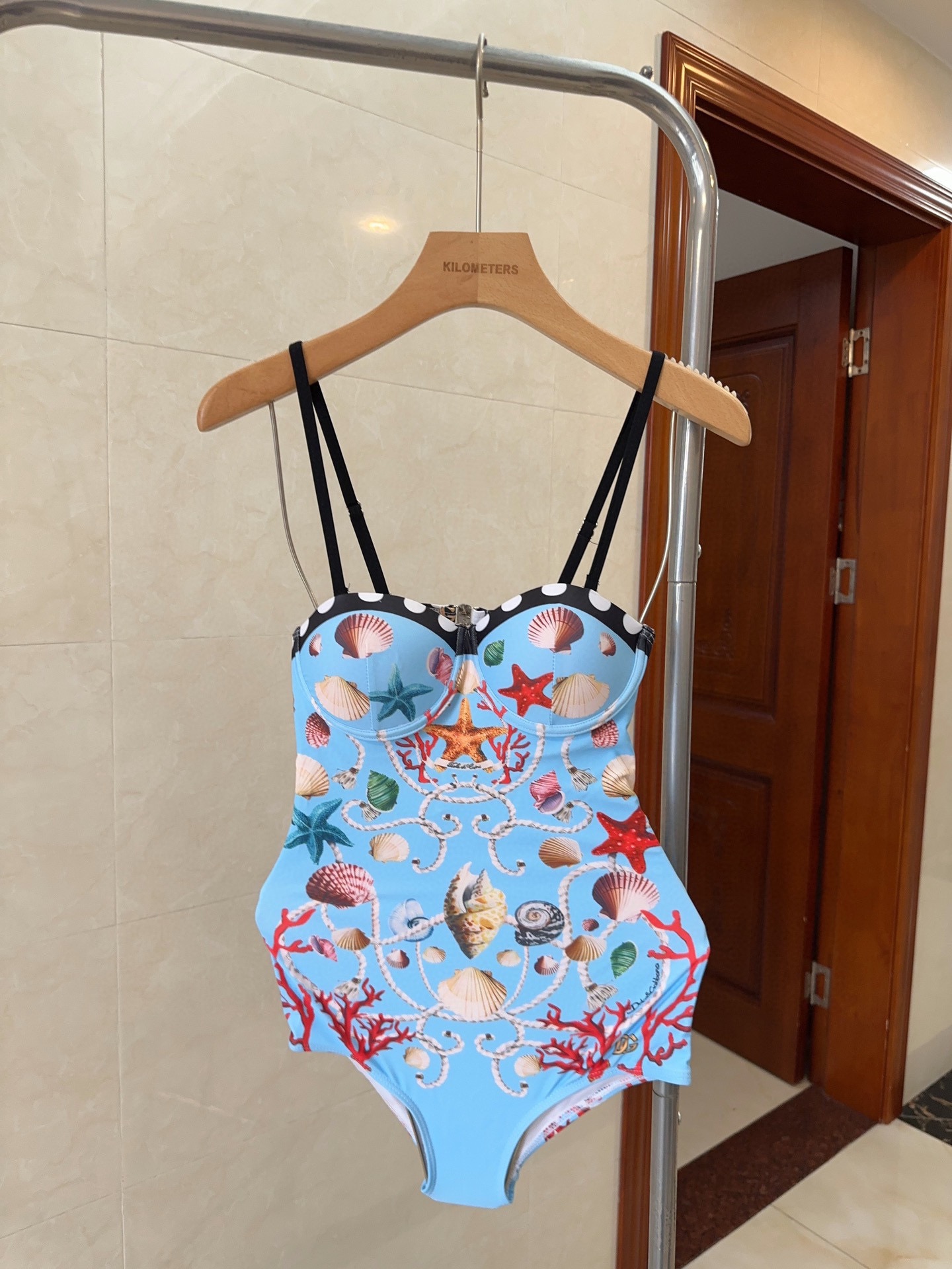 NO:290589,DG's new swimsuit, a must-have for fashionable trendy people!  The real thing is super good!  It's great to take photos on the beach!  SML swimsuits, swimsuits, swimsuits, bikinis, swimsuits, bikinis19860909DG新款泳衣,时尚潮人必备！实物超级好看！海边度假拍照超级好！SML泳衣泳裤比基尼,泳衣，泳裤，比基尼,swimsuits,bikinis,accessory