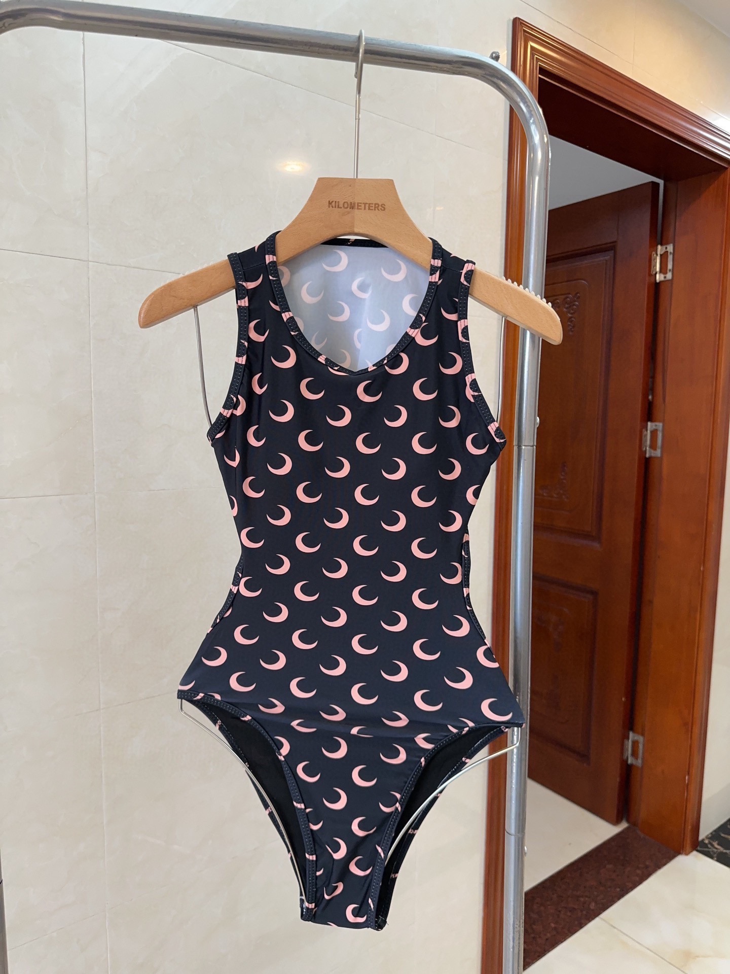 NO:290839,Fashionable brand swimsuits, the real thing is super beautiful, and the upper body looks super white!  The fabric is very comfortable and must-have for vacation!  SML swimsuits, swimsuits, swimsuits, bikinis, swimsuits, bikinis19860909潮牌泳衣,实物超级好看,上身超级显白！面料很舒服,度假必备！SML泳衣泳裤比基尼,泳衣，泳裤，比基尼,swimsuits,bikinis,accessory