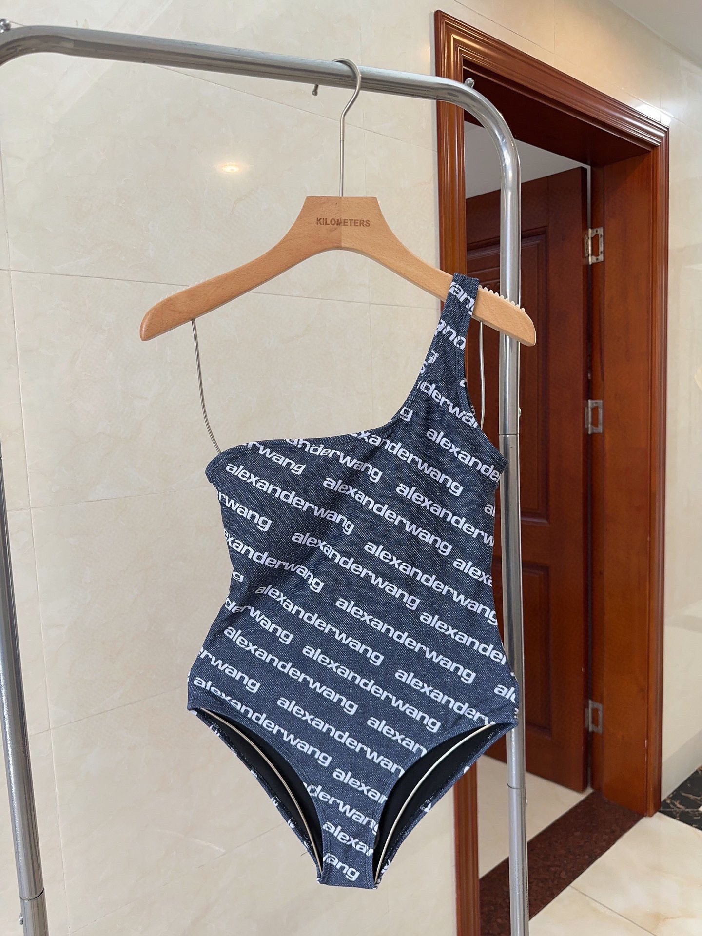 NO:291076,The pressure mountain swimsuit is a swimsuit, retro and beautiful [Wang Chai] This presbyterian is really amazing to wear in summer!  SML swimsuits, swimsuits, swimsuits, bikinis, swimsuits, bikinis19860909压力山大泳衣,泳衣复古又耐看[旺柴] 这个老花夏天穿真的绝了！SML泳衣泳裤比基尼,泳衣，泳裤，比基尼,swimsuits,bikinis,accessory