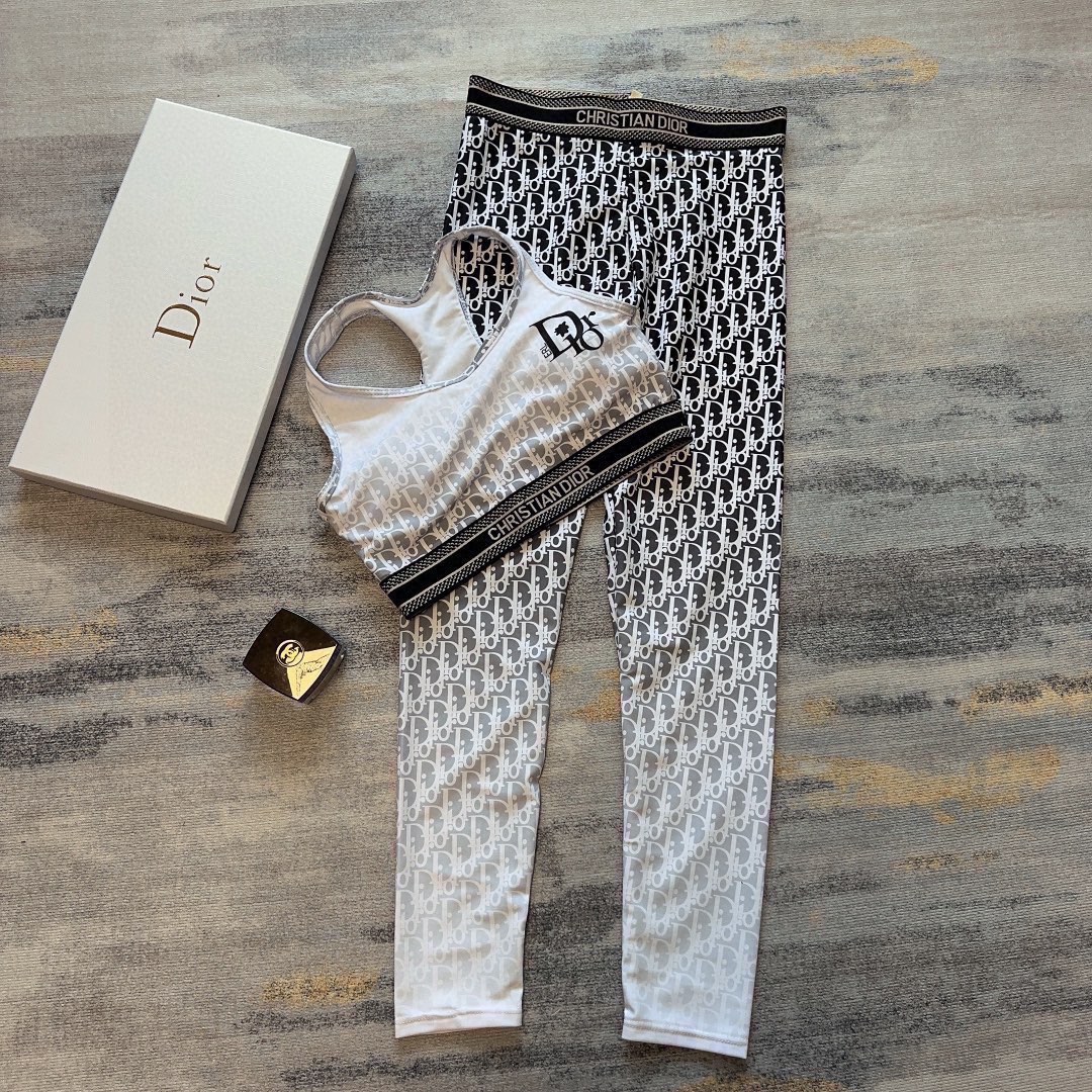 NO:291570,dio* new high-strength fitness yoga suit sports suit~ gradient color presbyterian letter printing color-blocking logo webbing exposed navel vest   slim buttock lifting to make you look slim yoga pants tight leggings!  sml swimsuits, swimsuits, swimsuits, bikinis, dior, swimsuits, bikinis19860909dio*新款高弹力健身瑜伽服运动套装~渐变色老花字母印花拼色logo织带露肚脐小背心 修身提臀显瘦瑜伽裤紧身打底裤！sml泳衣泳裤比基尼,泳衣，泳裤，比基尼,dior,swimsuits,bikinis,accessory