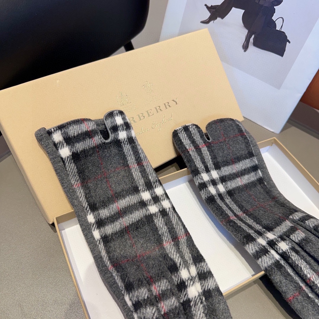 巴宝莉BURBERRY专柜新品羊毛手套时尚手套秋冬保暖加绒内里经典格子上手超舒适柔软百搭！均码