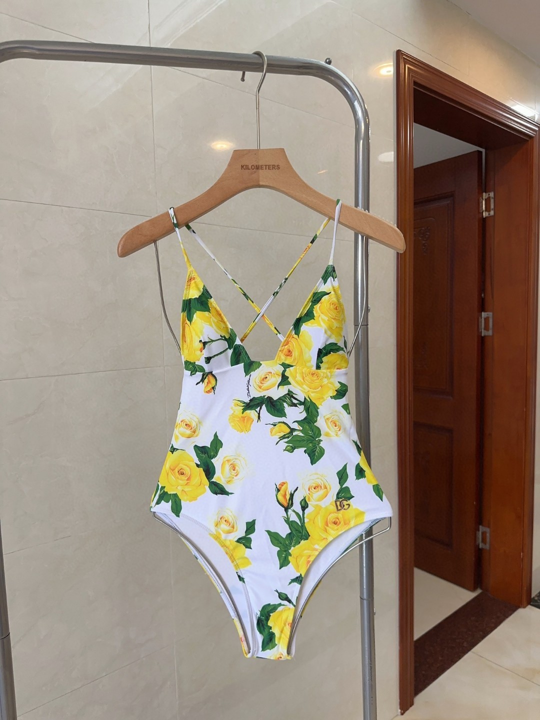 NO:291614,DG swimsuit, slim and beautiful on the upper body!  Wearing a very fashionable SML swimsuit, swimming trunk bikini, swimsuit, swimming trunk, bikini, swimsuits, bikinis19860909DG泳衣,上身显瘦而且好看！穿着很洋气SML泳衣泳裤比基尼,泳衣，泳裤，比基尼,swimsuits,bikinis,accessory