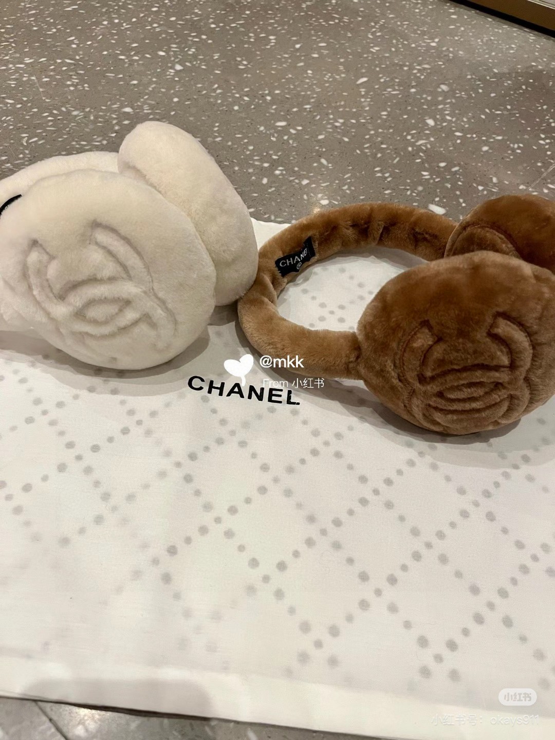 
💕人间白富美,网红明星同款😍
香奈儿刺绣耳罩，保暖☺️
滑雪日常凹造型简直太赞了
保暖打气物件
高颜值