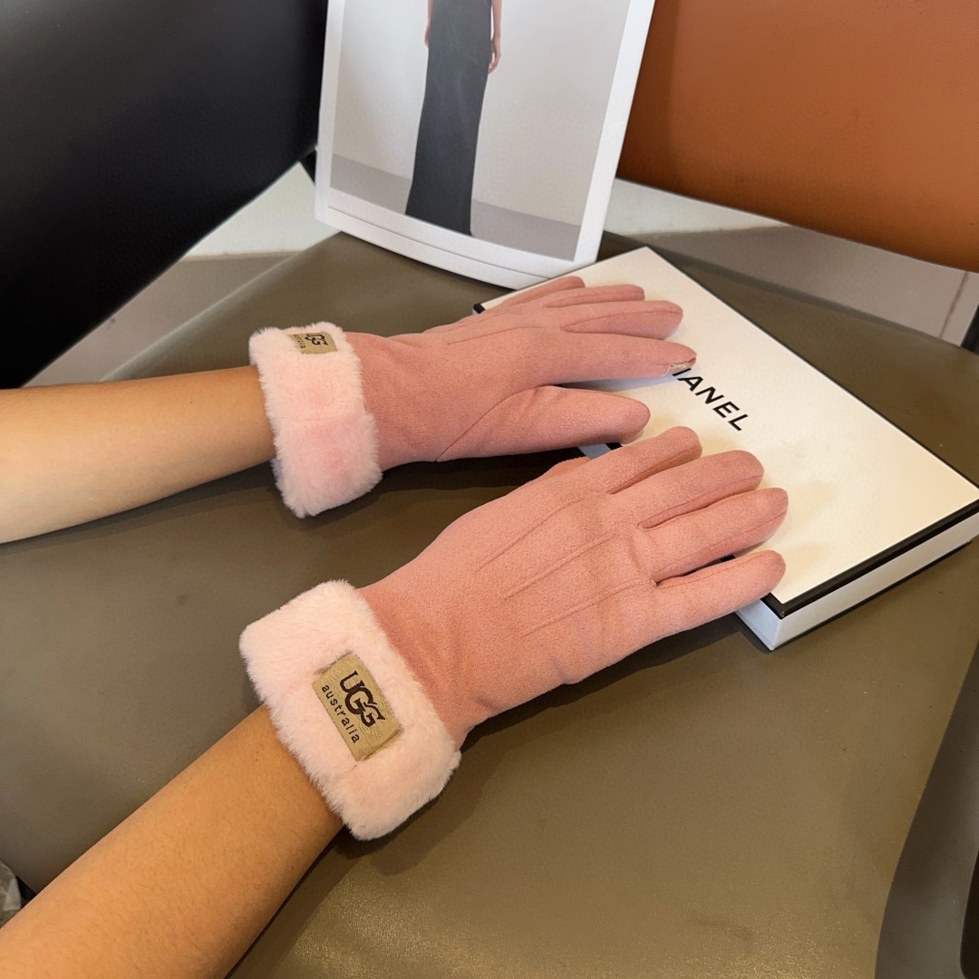 Cozy and Soft UGG Women’s Gloves: Classic Fashion for Comfort and Style