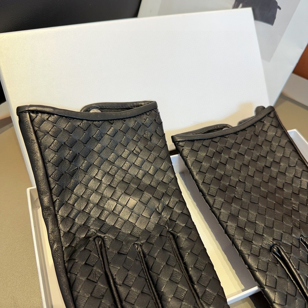 Luxurious Sheepskin: Unmissable Softness, Warmth, and Quality in 375 Words - 图片 7