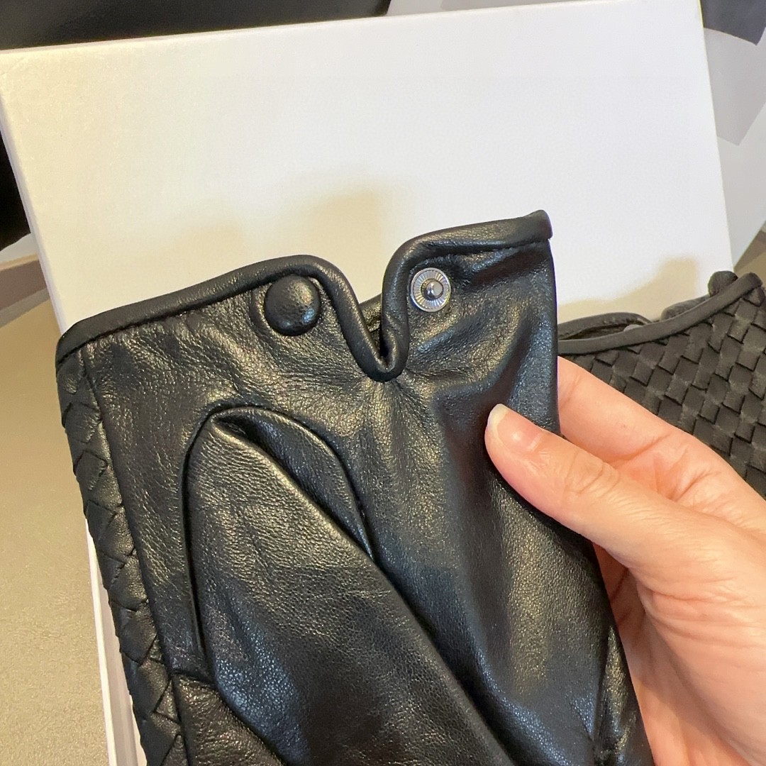 Luxurious Sheepskin: Unmissable Softness, Warmth, and Quality in 375 Words - 图片 8