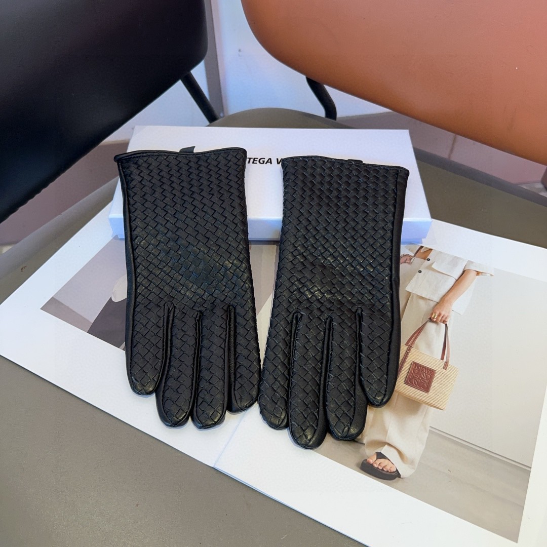 Top-Quality Imported Sheep Hides: Soft Leather with Warm Wool Inside, Unbeatable Craftsmanship. - 图片 3